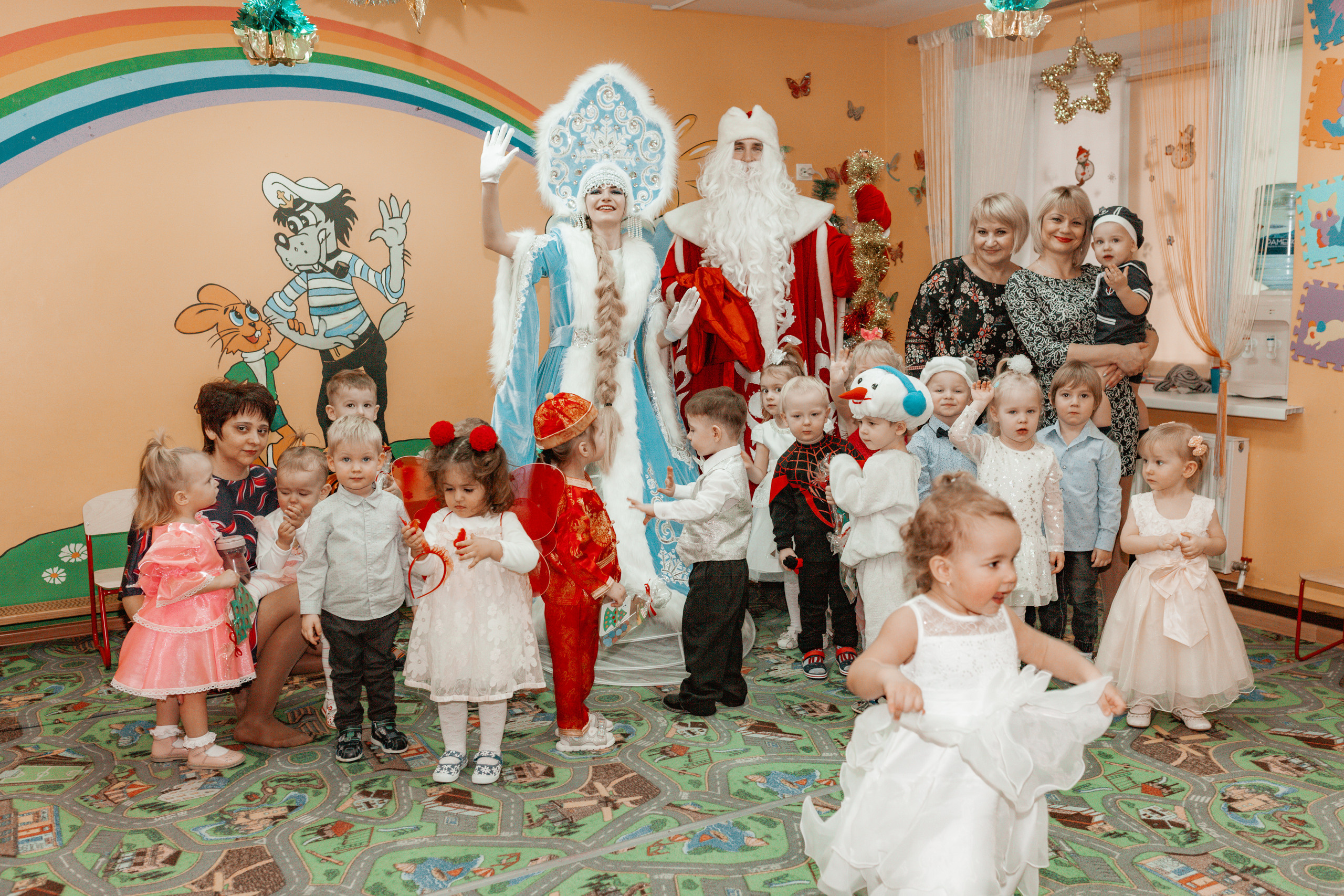 Santa Claus in kindergarten. Photographer in England Ekaterina Romanova