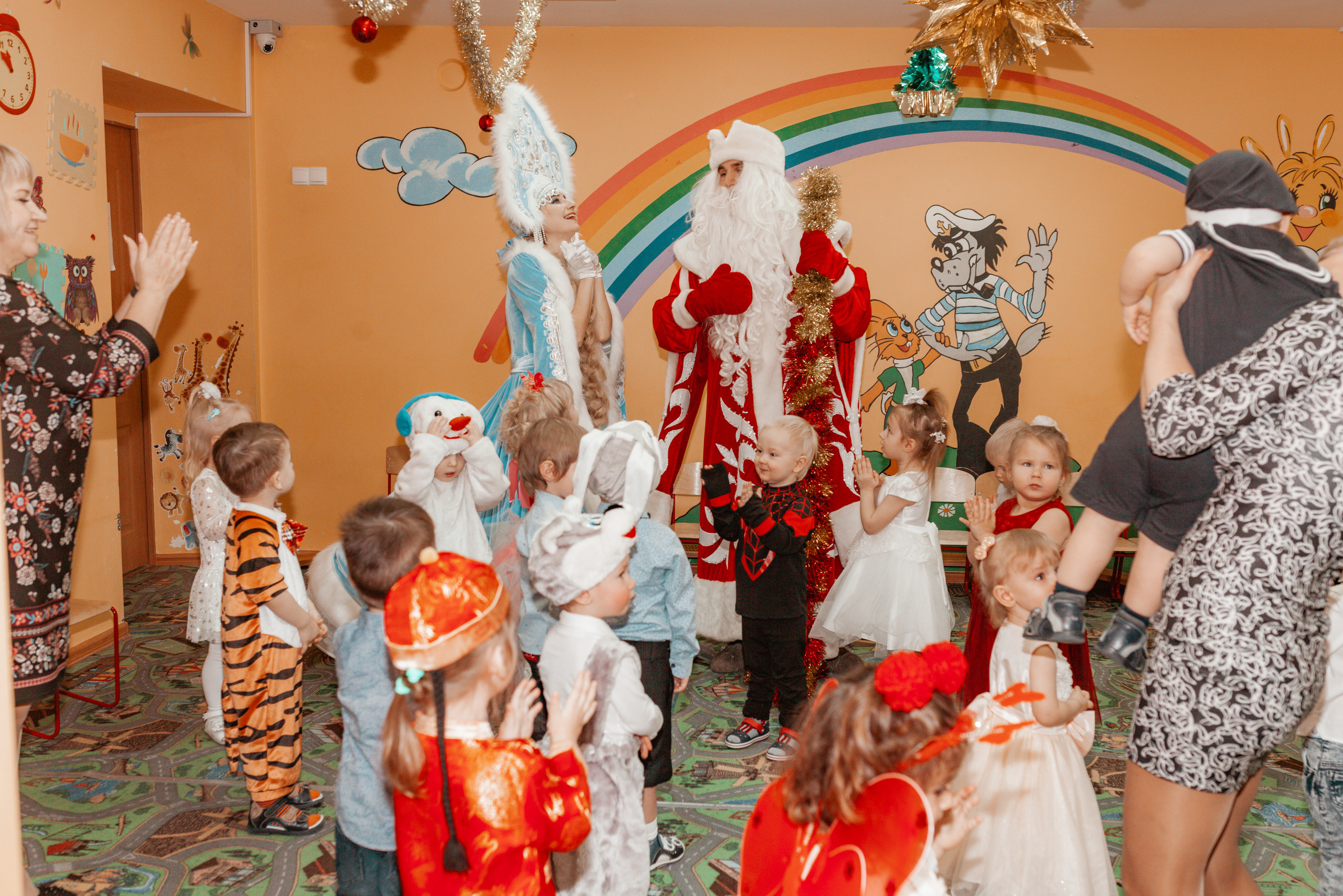 Santa Claus in kindergarten. Photographer in England Ekaterina Romanova