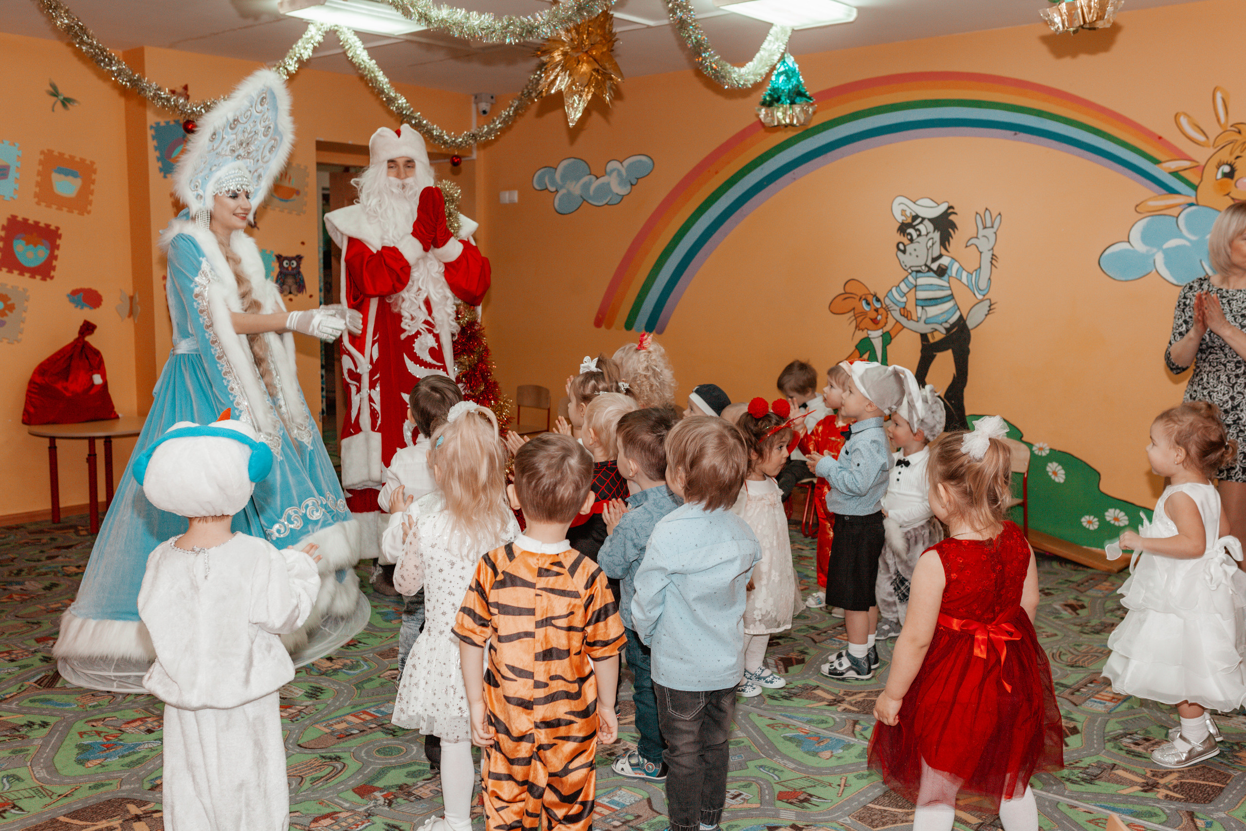Santa Claus in kindergarten. Photographer in England Ekaterina Romanova