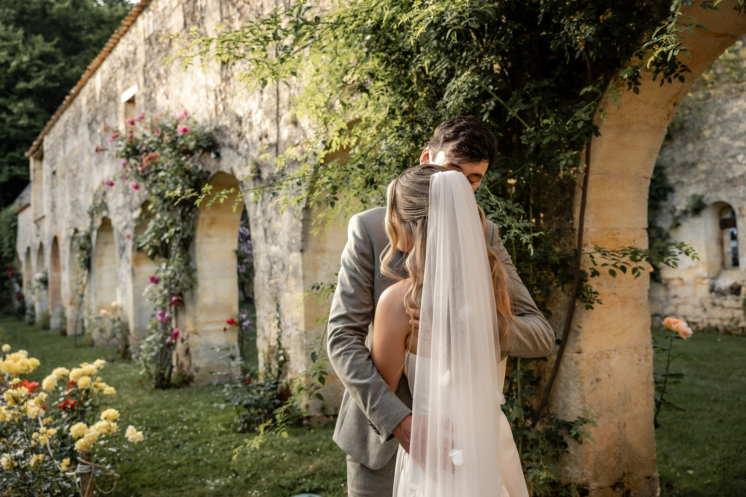 Sarah & Sean — a fairytale wedding at Château Sentout. Eugenie Smirnova — wedding, corporate and lifestyle photographer in Toulouse and Southwest France