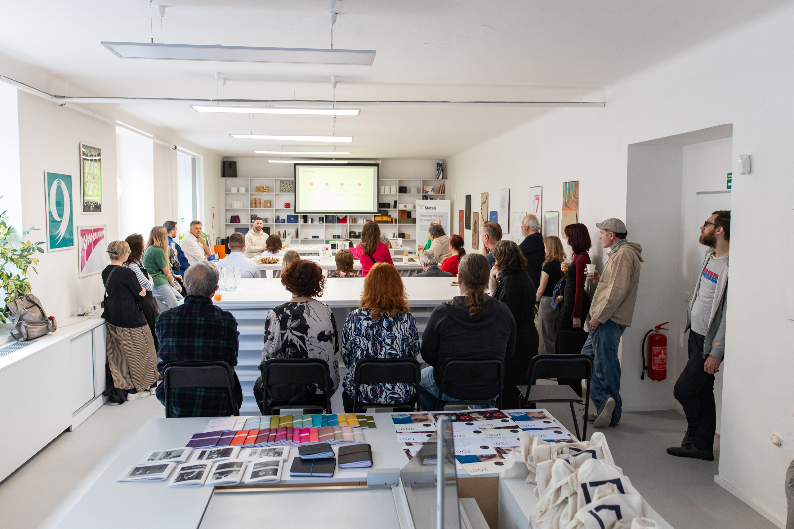 Eventová fotografie. Dana Lišková — Empatická fotografka | Introspektivní umělkyně | Neurodivergentní koučka| Zakladatelka Artepy.cz