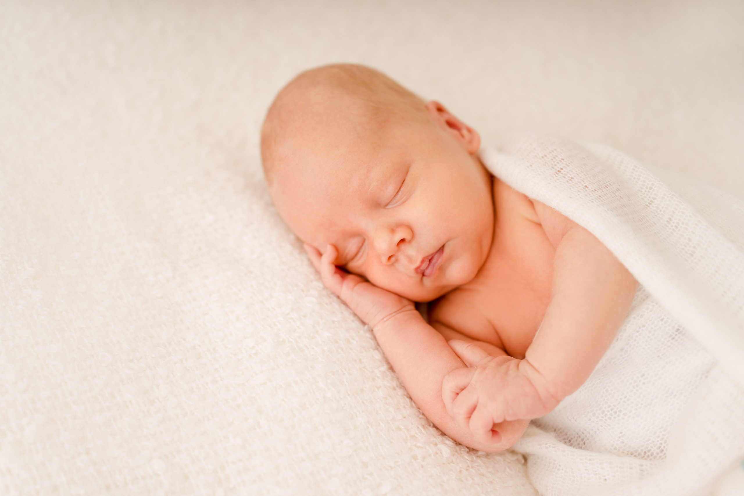 Sesja noworodkowa. Fotograf Łódź - sesja ciążowa, noworodkowa, dziecięca. Studio w Łodzi