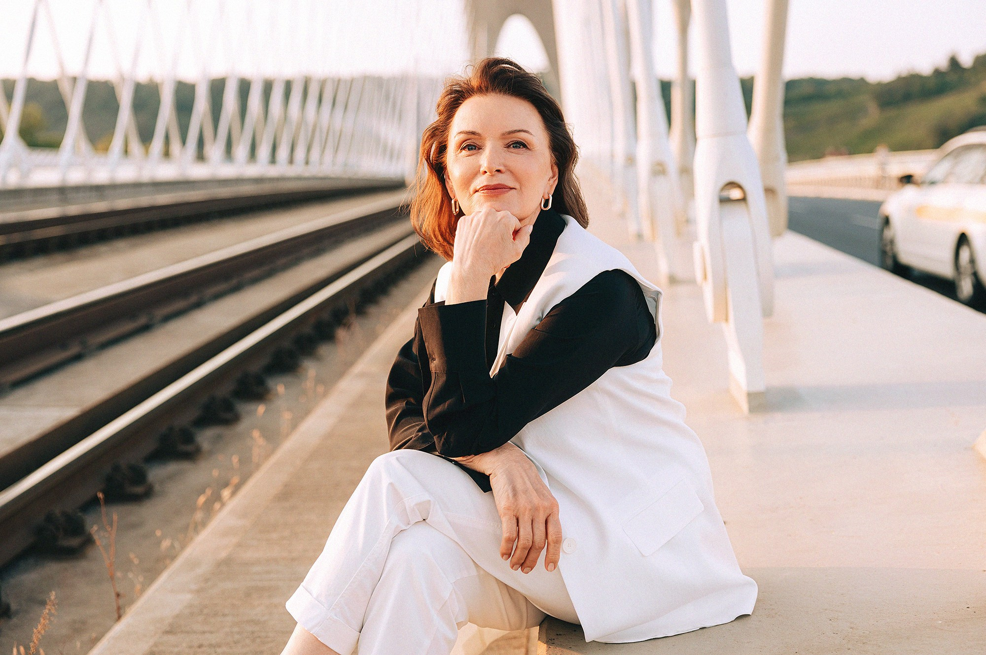 Elena in Troja bridge. Rodinný a svatební fotograf v Praze