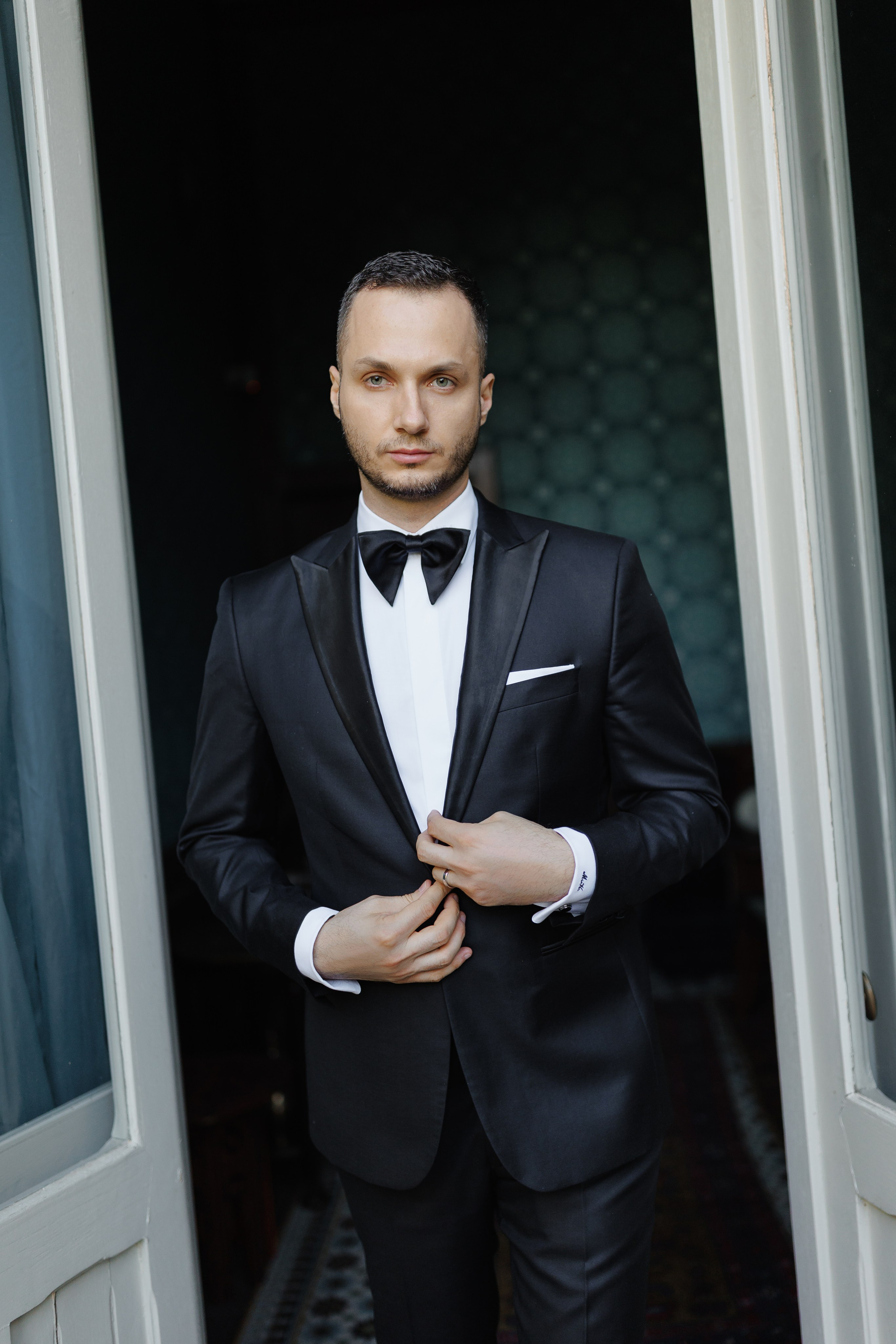 Pachet foto complet nuntă – București & Ilfov. Include acoperire full-day, ședință foto, imagini editate și consultanță înainte de eveniment. Ideal pentru nunți mari sau medii.