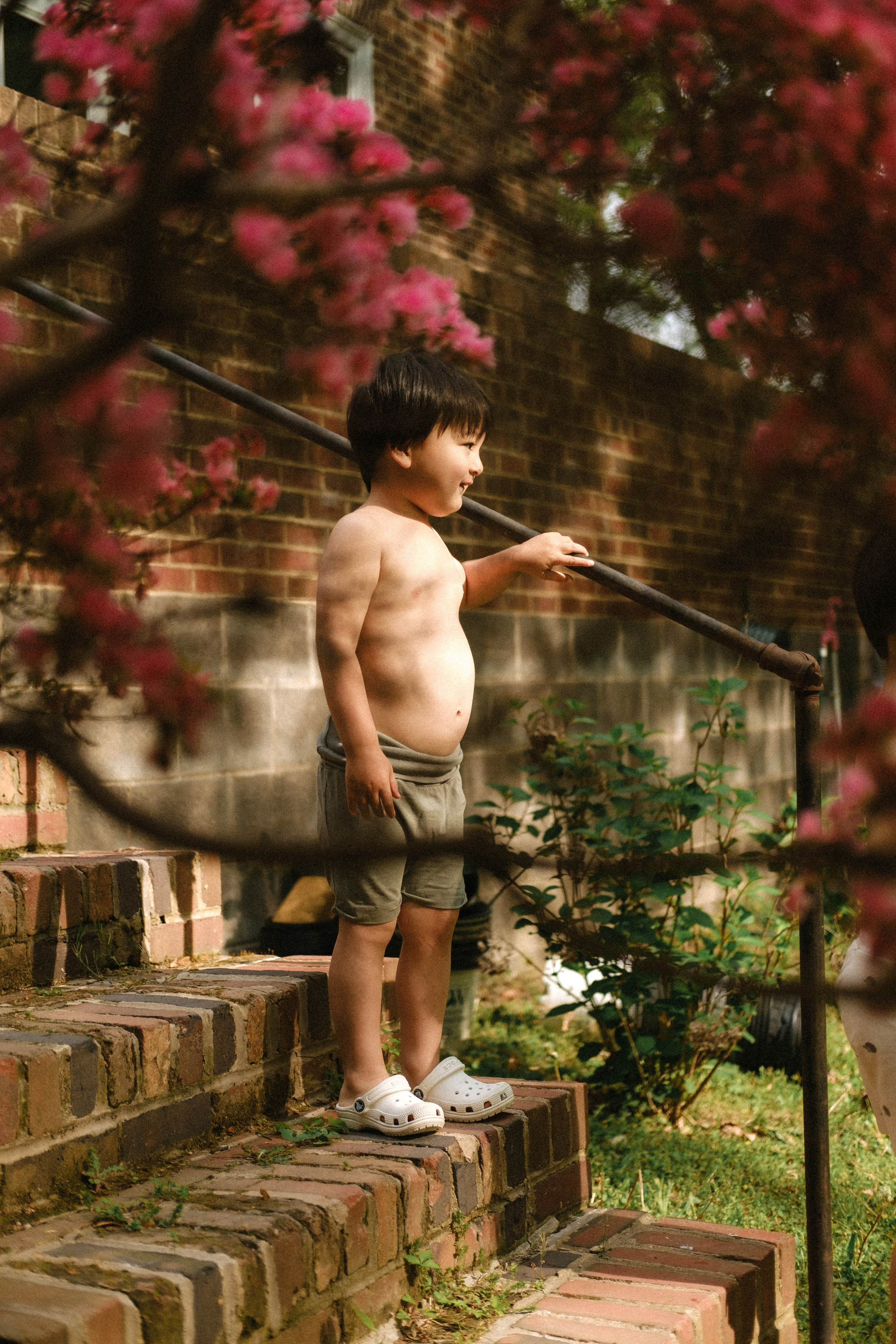 Cozy In-Home Family Photo Session in a Historic Richmond Victorian Home. Family Photographer Anna Dobrovolskaia | Richmond, VA
