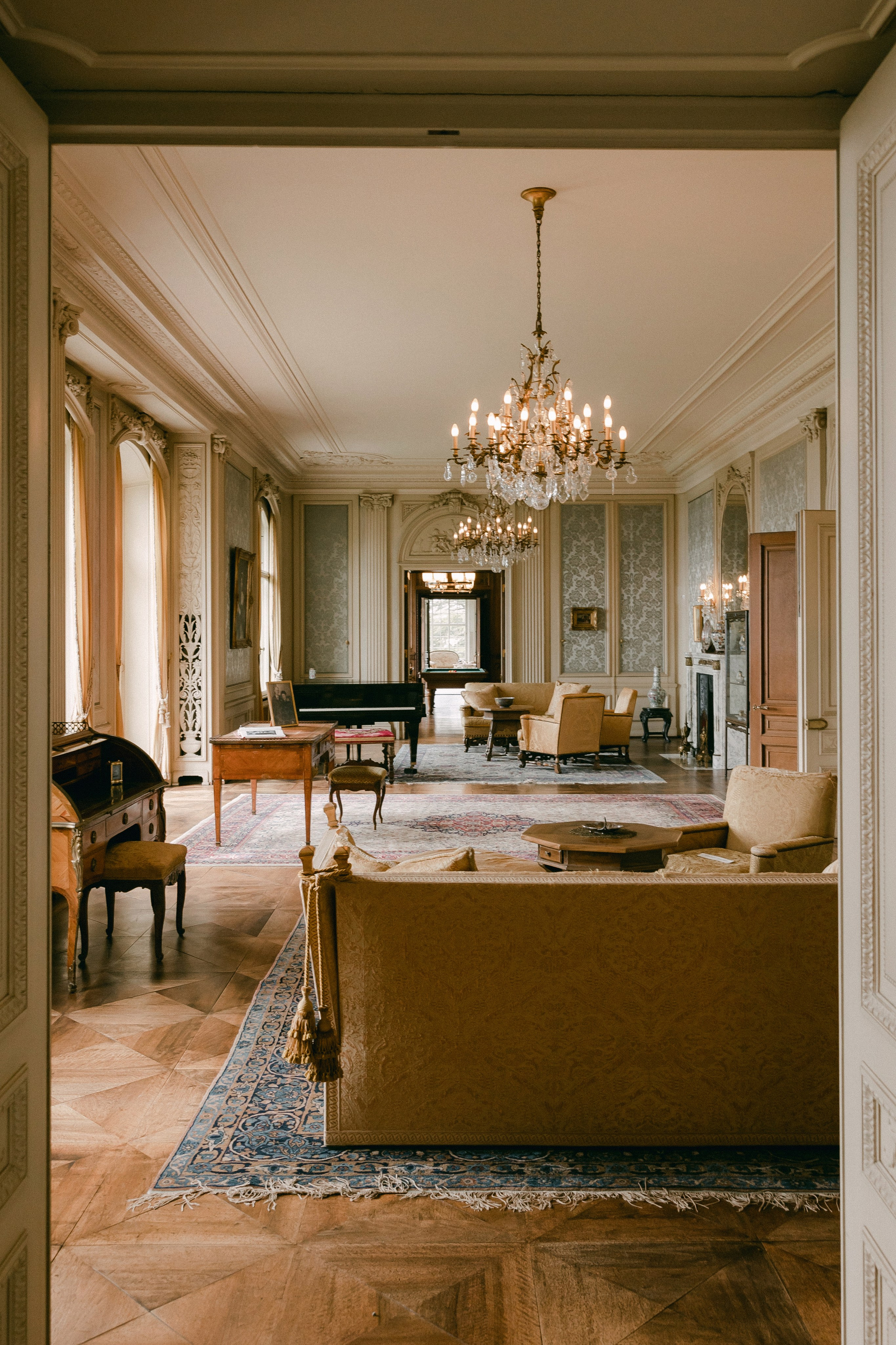 Wedding Photoshoot at St. Charles Hall, Meggen on Lake Lucerne | Stunning Setting at Lake Lucerne. Wedding and Family Photographer Switzerland and Italy. Valeria Diaz