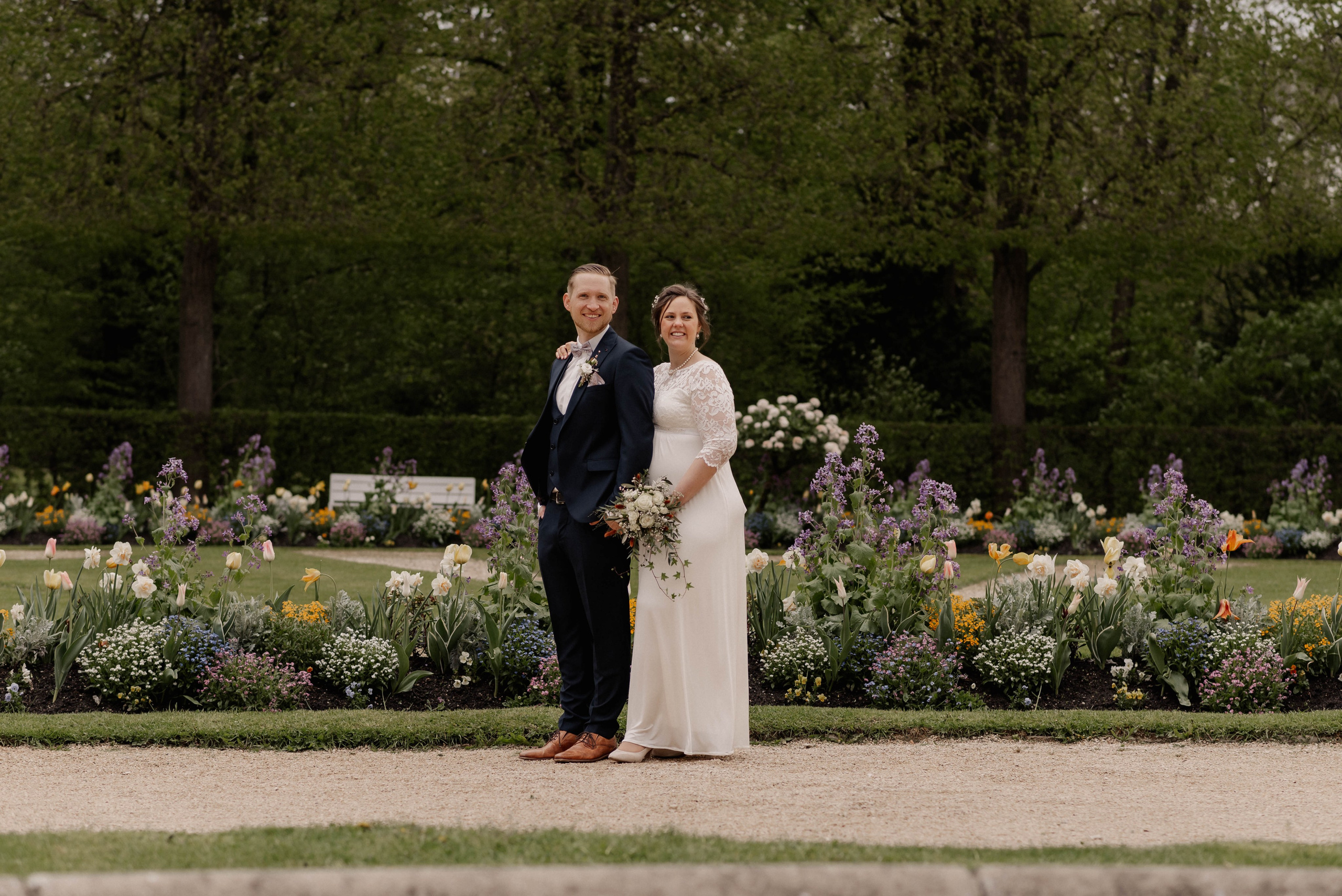 PRE-WEDDING IN HOFGARTEN ANSBACH. Photographer in Nuremberg Irina Mehnert from Ansbach