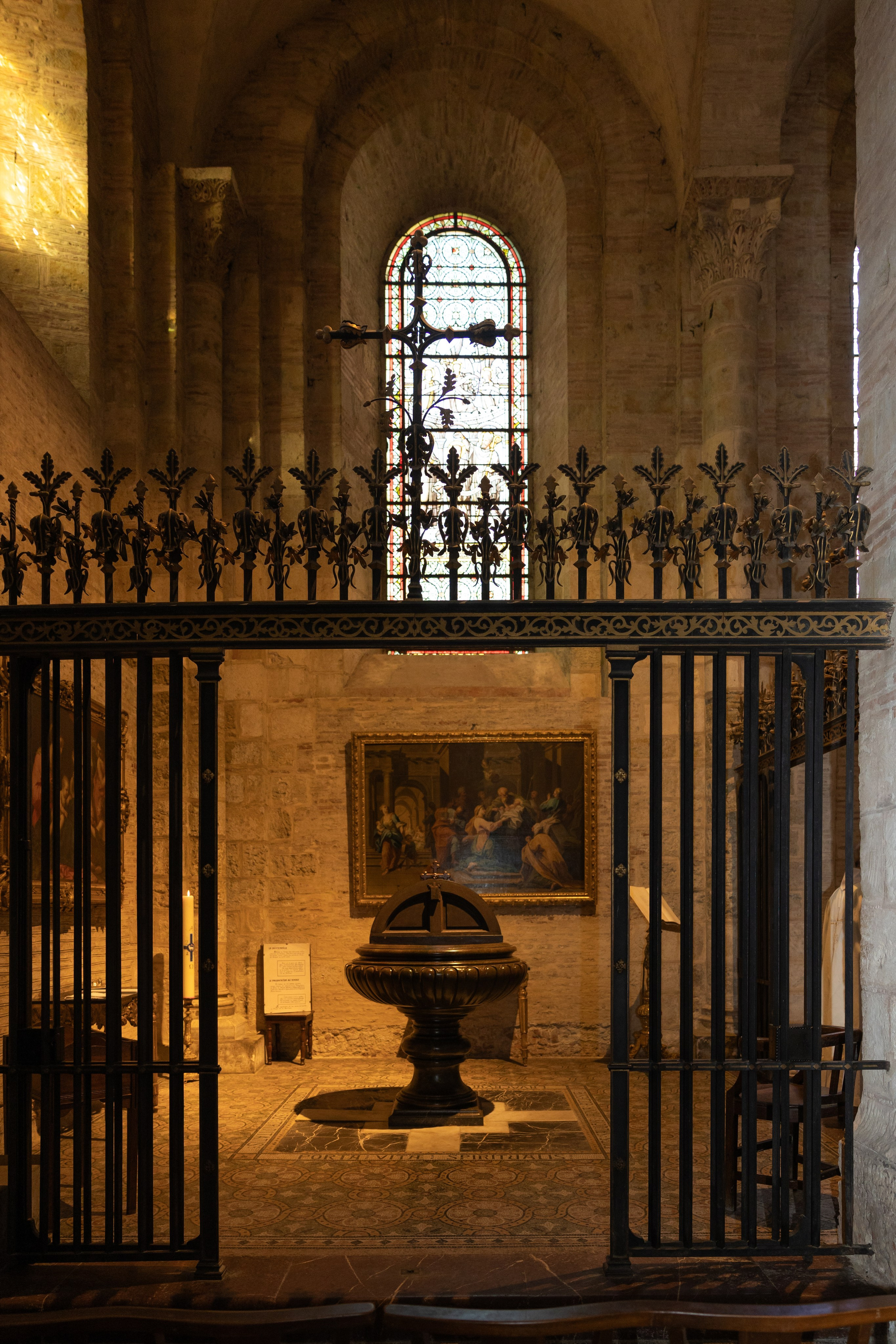 The Baptism of Diana in the Church of Saint-Sernin in Toulouse. Евгения Смирнова — фотограф в Тулузе и юго-западной Франции