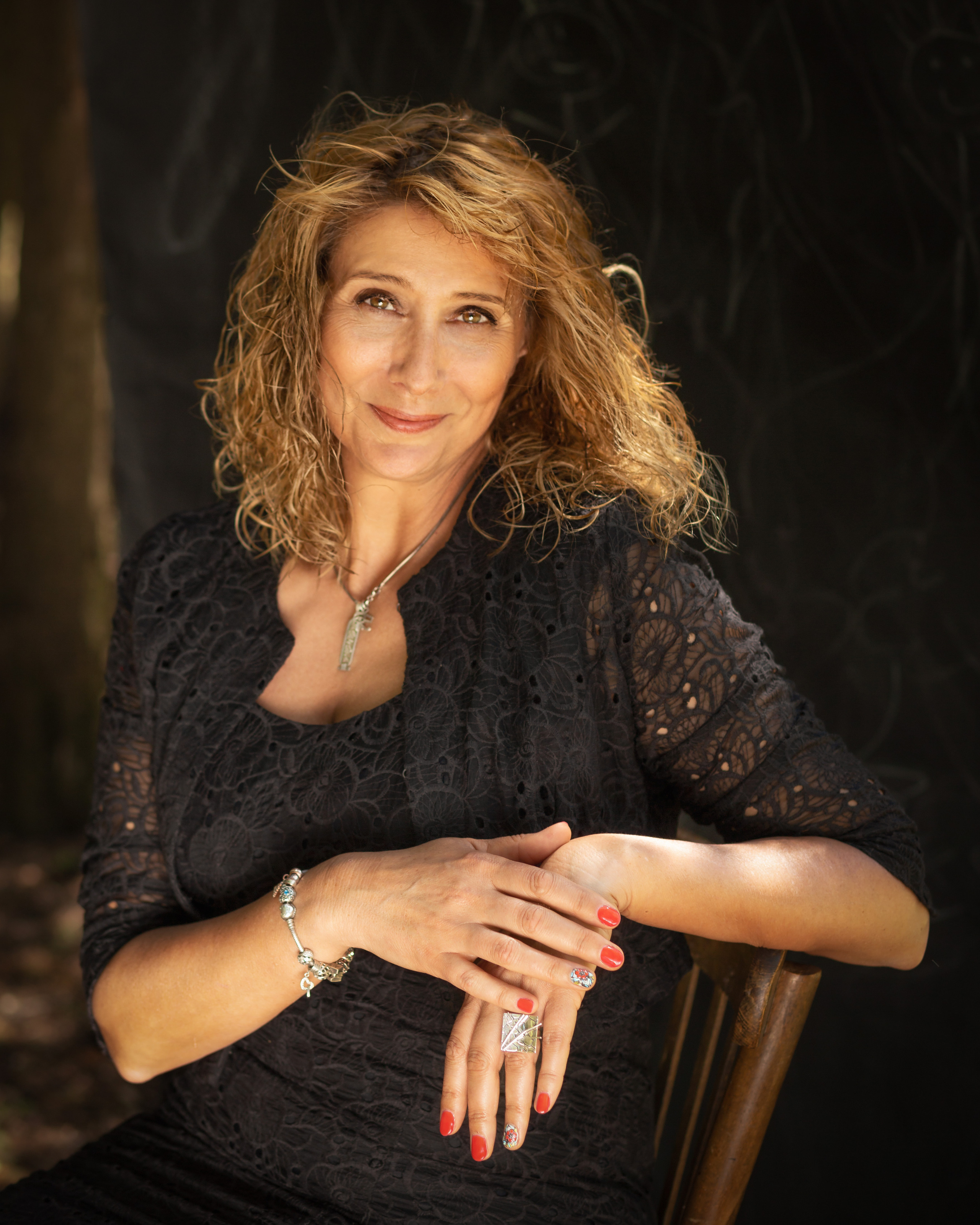 Абитуриентски снимки, ученически снимки. Фотограф Бургас. Фотосесии в студио и на открито, портрети, заснемане