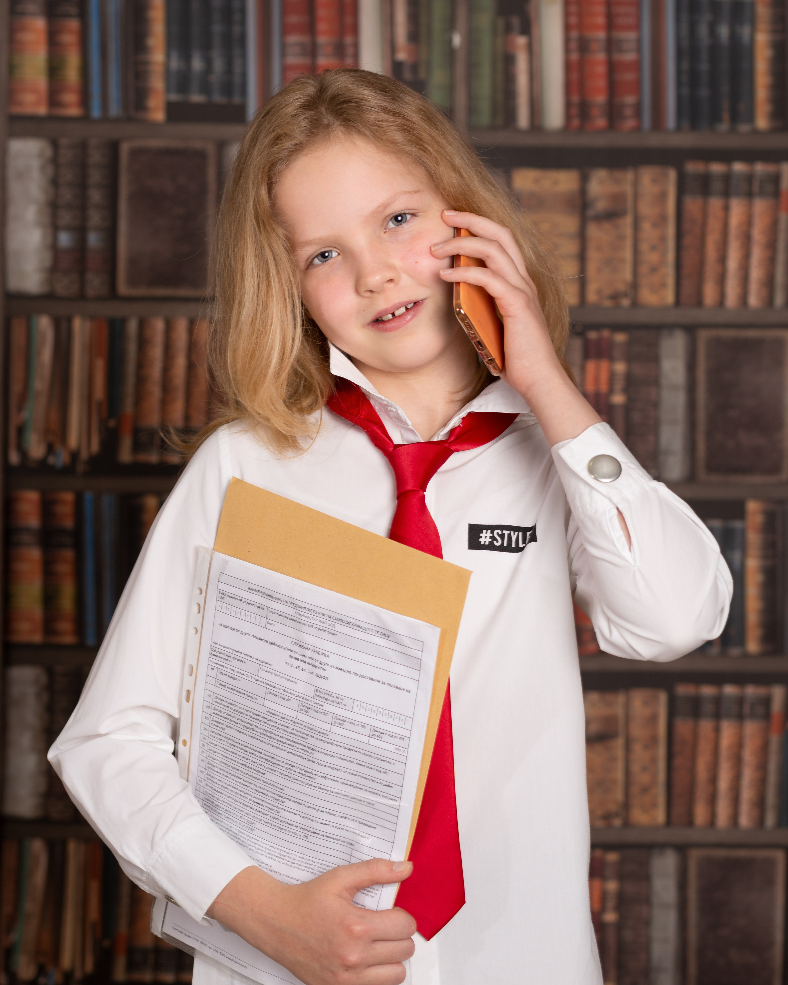 Абитуриентски снимки, ученически снимки. Фотограф Бургас. Фотосесии в студио и на открито, портрети, заснемане