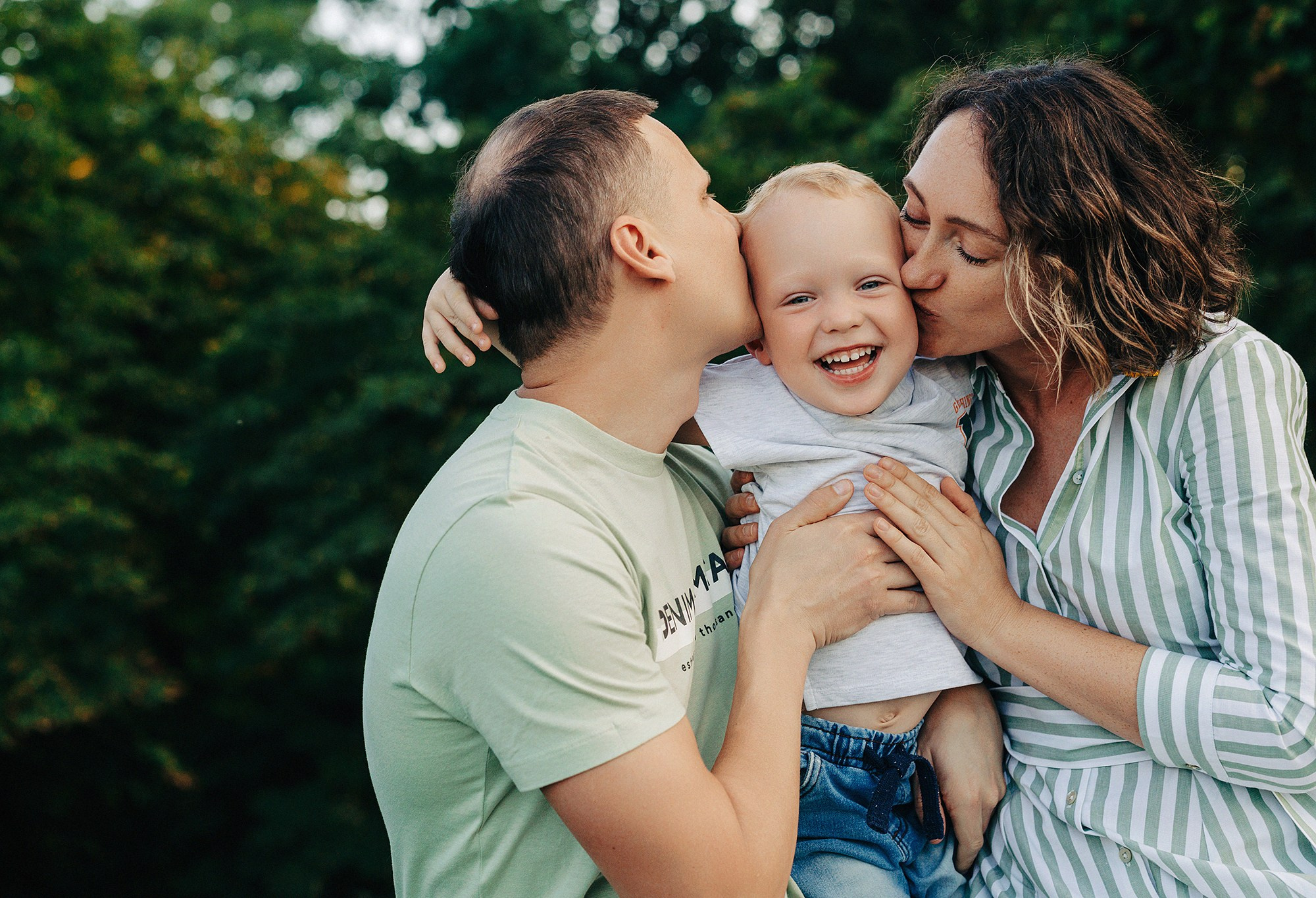Таня, Андрей и Паша на прогулке. Family and wedding photographer in Prague Natalia Fedori