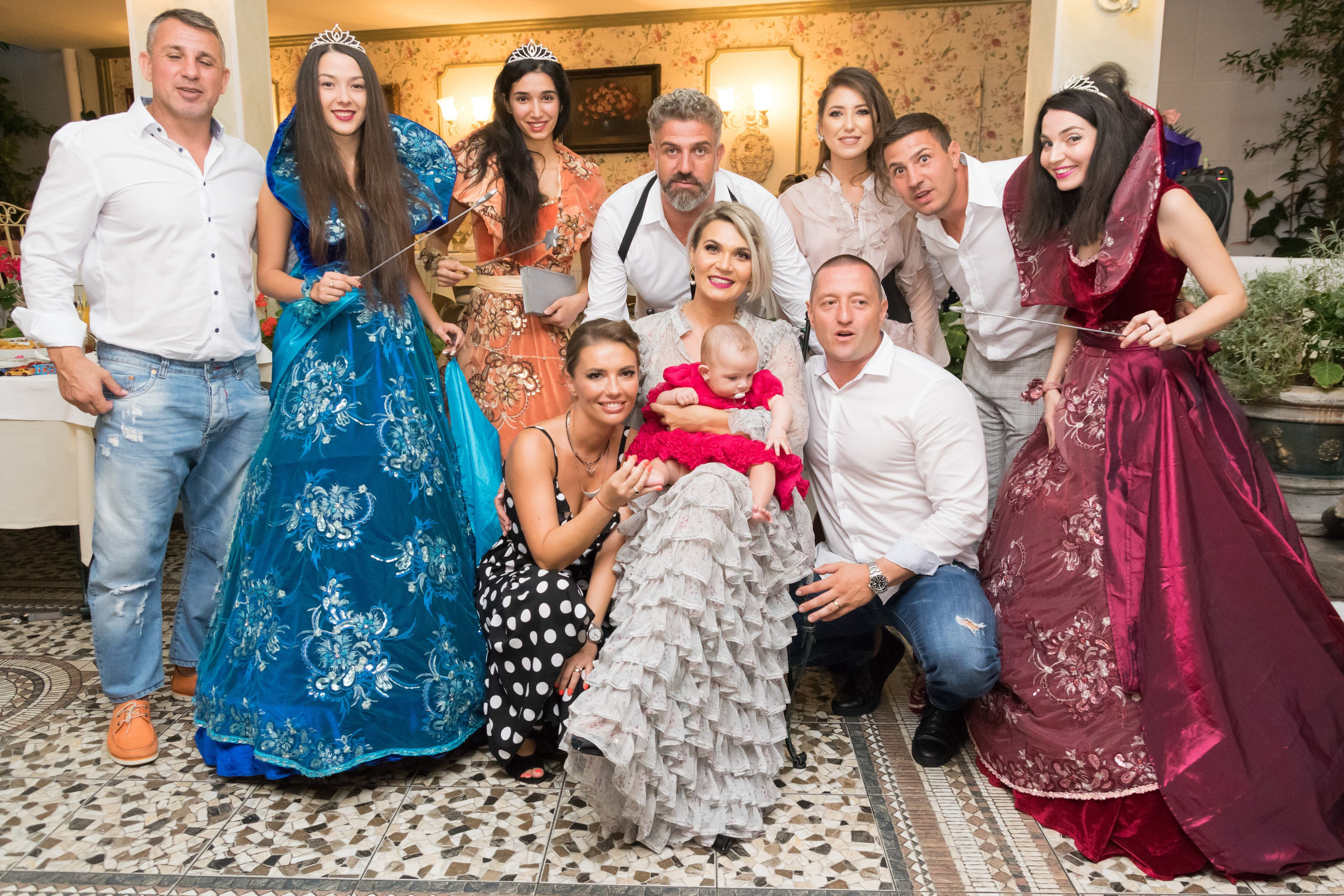 Idei de teme pentru botez, Locații pentru botez, Cele mai bune tematici pentru botez, Buget botez, Rochii pentru botez, Decoruri pentru botez, Invitații pentru botez, Fotograf pentru botez, Meniu pentru botez, Tradiții și obiceiuri de botez. fotograf botez bucuresti