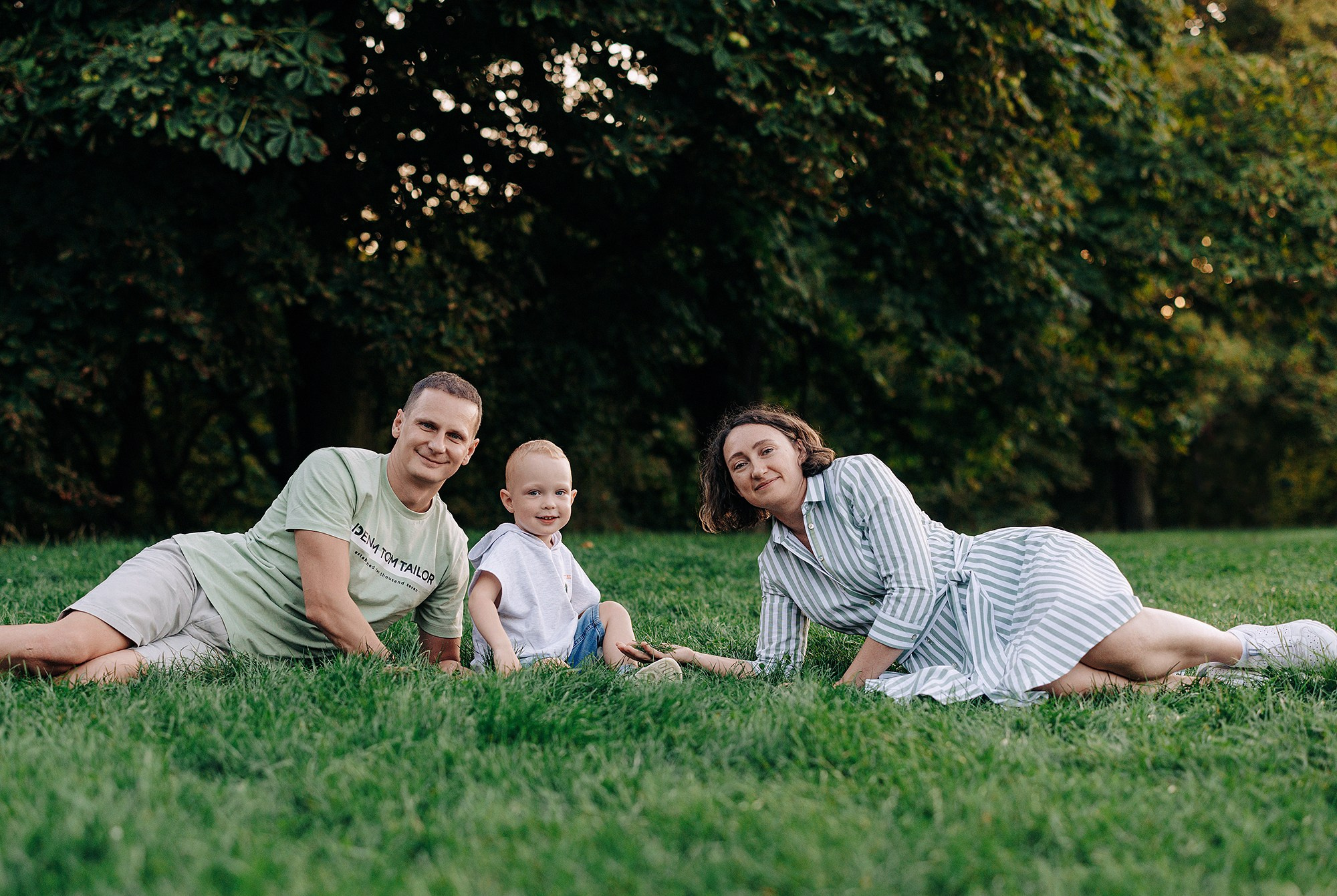Таня, Андрей и Паша на прогулке. Family and wedding photographer in Prague Natalia Fedori