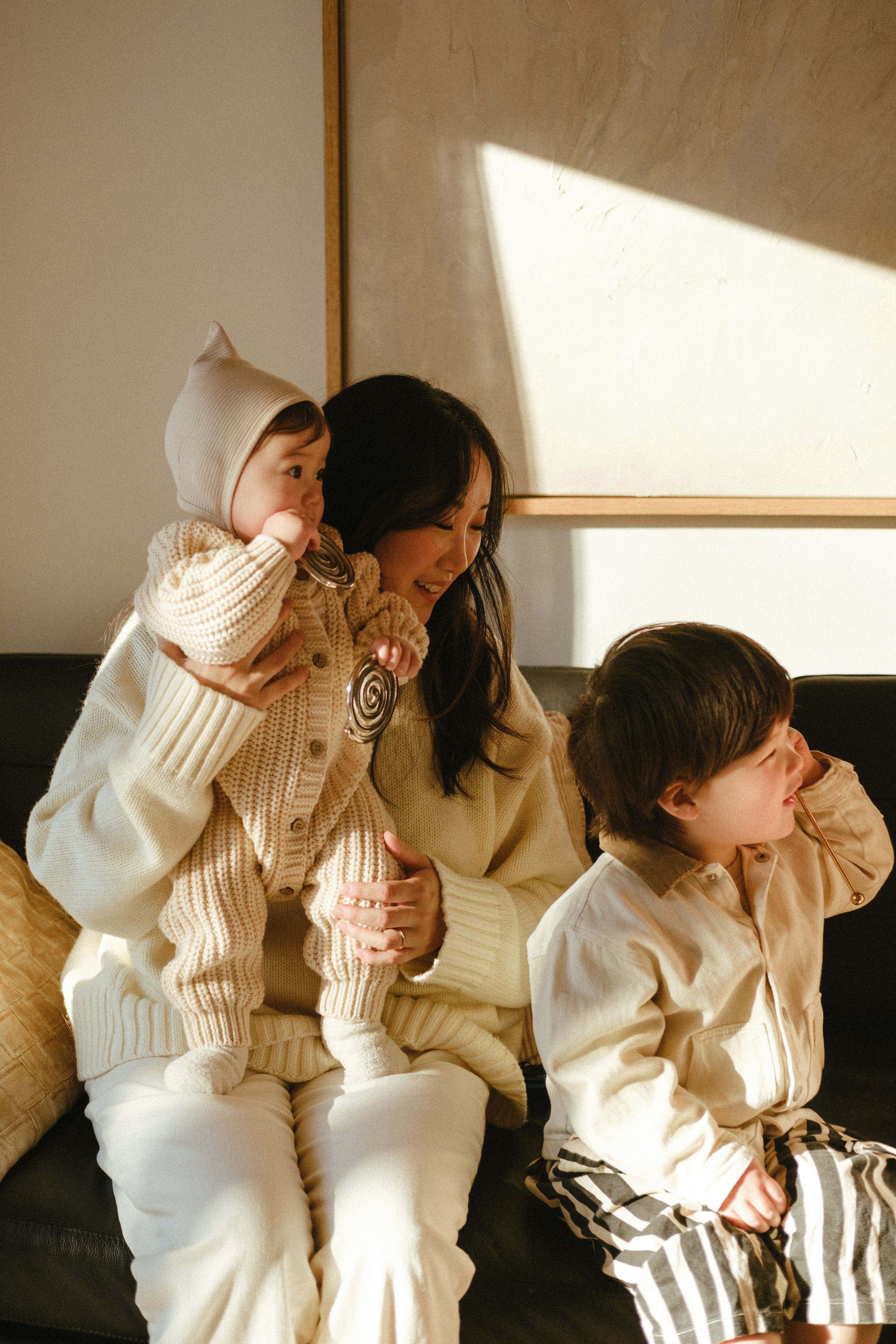 Snowy Family Photo Session at a Cozy Cottage Near Richmond, VA. Family Photographer Anna Dobrovolskaia | Richmond, VA