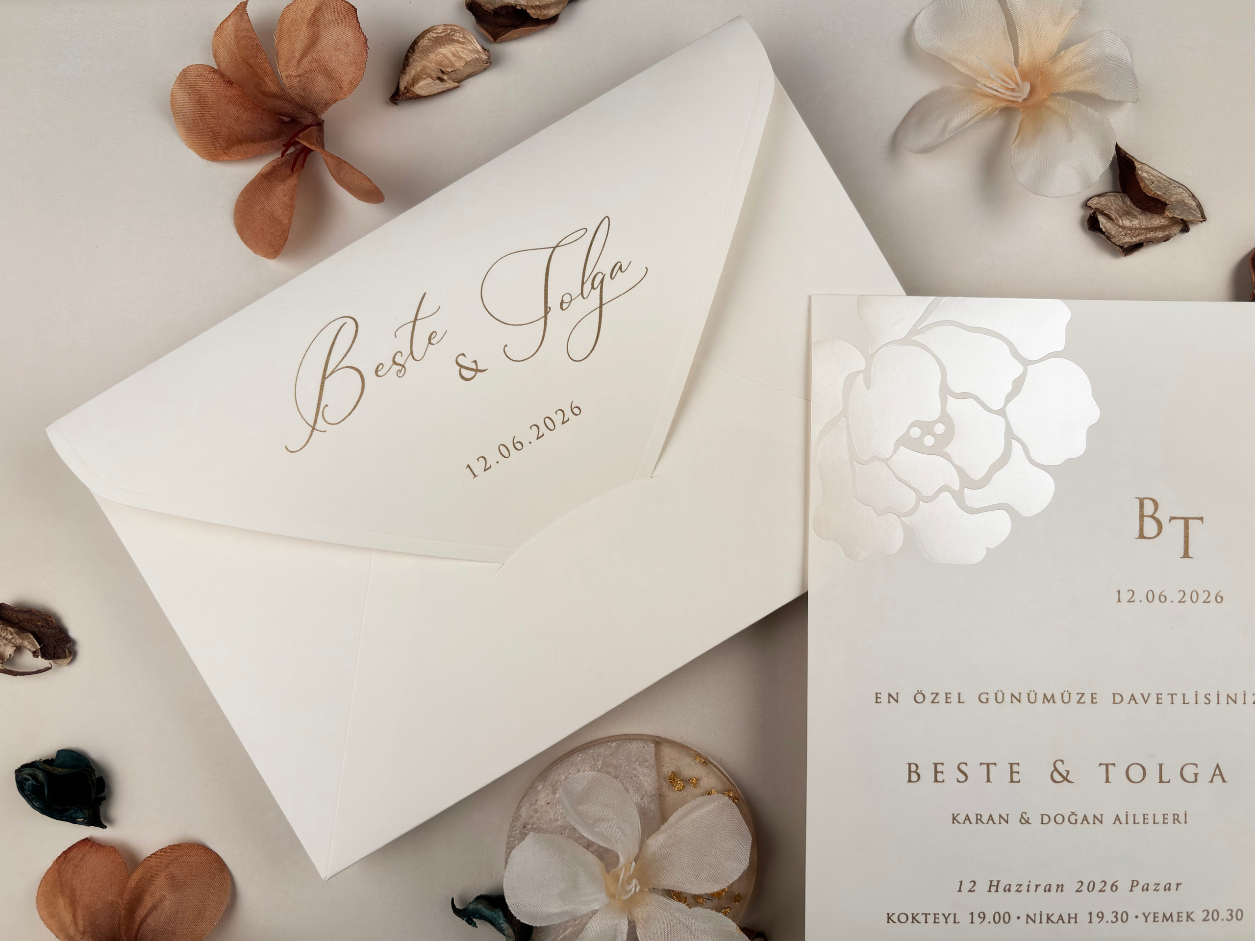 Invitații Elegante și Refined: Catalogul Ellite | Nunta, Petreceri, Evenimente Corporate.- invitații nuntă - modele invitații nuntă - invitații nuntă 2025 - invitații de nuntă elegante - invitații de nuntă personalizate - invitații nuntă online - invitații nuntă handmade - catalog invitații nuntă - invitații originale nuntă - invitații de nuntă moderne - invitații nuntă vintage - invitații nuntă rustice - invitații nuntă clasice - design invitații nuntă - invitații de nuntă cu tematică.- invitații nuntă florale - invitații nuntă boho - invitații nuntă aurii - invitații nuntă minimaliste - invitații nuntă cu sigiliu - invitații nuntă cu acuarelă - invitații nuntă cu fotografie - invitații nuntă cu inițiale - invitații nuntă elegante alb-negru - invitații nuntă cu hârtie texturată - invitații nuntă cu decupaj laser - invitații nuntă cu flori uscate. - print invitații nuntă - invitații nuntă personalizate cu numele mirilor - invitații nuntă cu plic inclus - invitații nuntă cu cartolină dublă - invitații nuntă calitate premium - invitații nuntă ieftine - invitații nuntă rapide.- invitații nuntă România - invitații nuntă București / Botoșani . Iași suceava- invitații nuntă cu livrare în țară - invitații nuntă online România.- „Invitație de nuntă elegantă cu design floral și plic crem” - „Model de invitație de nuntă vintage cu sigiliu de ceară” - „Set complet invitații de nuntă personalizate cu inițialele mirilor” - „Invitație de nuntă modernă cu design minimalist și text negru pe fundal alb” - „Invitație de nuntă rustică pe hârtie kraft cu șnur de iută” - „Invitație de nuntă cu decupaj laser și detalii aurii” - „Invitație de nuntă în stil boho cu imprimeu floral colorat” - „Invitație romantică de nuntă cu flori uscate și panglică din satin” - „Invitație de nuntă clasică cu monogramă și font caligrafic” - „Invitație de nuntă în stil glamour cu folie aurie și text embosat”- „Model de invitație de nuntă 2025 cu design elegant și font modern” - „Cele mai noi invitații de nuntă 2025 – stil floral, sofisticat”