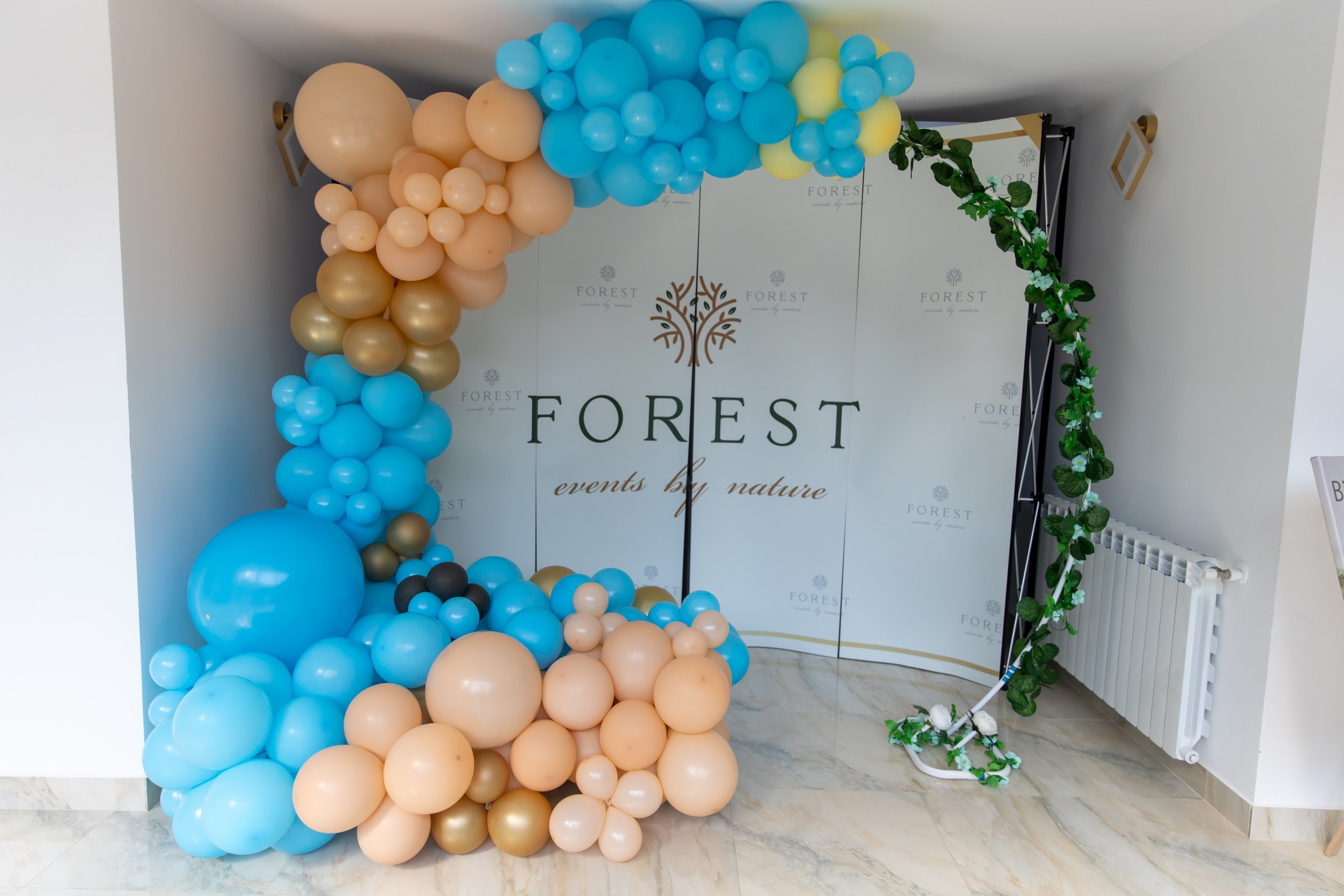 fotograf botez , fotografie botez Botoșani, fotograf Alin Chirilă, amintiri botez, fotografii botez, botez Miruna Parascheva, fotograf copii, fotografie botez în Botoșani-alt="botez , fotografie botez Alin Chirilă, amintiri botez, fotografii emoționante botez Botoșani"-- fotografii-botez-bebelus- amintiri-botez-micuț- moment-sfânt-crestinare- fotografie-emotionanta-botez- detalii-botez-bebelusi- parinti-fericiti-la-botez- fotograf-botez-profesionist- botez-in-biserica-ortodoxa- micuț-botezat-cu-emoție- zâmbete-și-lacrimi-la-botez- bebeluș-la-cristelniță- decor-botez-colorat- botez-cu-dragoste-și-credință- emotie-pura-la-botez- fotograf-botez-botosani- botez-iasi-suceava-fotograf- amintiri-nepretuite-botez-- Preotul ținându-l pe micuțul Mathias Gabriel la botez, în biserica Înălțarea Domnului, Copălău - Detalii de la botezul lui Mathias – lumânare, trusou și icoană - Familia lui Mathias Gabriel alături de micuț, în ziua botezului - Portret emoționant cu mama și bebelușul în brațe, în biserică,fotograf profesionist evenimente Botoșani, Iași, Suceava, Fălticeni, Bacău, Pașcani, Roman - AlinoFotoStudio by Alin Chirilă - servicii foto nuntă, botez, cununie, ședințe foto creative, albume personalizate, fotografii emoționante și calitative pentru cele mai importante momente din viață,fotograf nuntă Botoșani Alin Chirilă, ședință foto botez Iași - AlinoFotoStudio, servicii fotograf profesionist evenimente Suceava, fotograf cununie civilă Fălticeni - Alin Chirilă, album foto nuntă personalizat Bacău.“Bebeluș botezat în biserică, ținut în brațe de nași” • “Detaliu cu lumânarea de botez decorată cu flori albe” • “Părinți emoționați alături de copilul lor la ceremonia de botez” • “Masa festivă de botez cu decor tematic și tort personalizat” • “Momentul în care preotul toarnă apă sfințită pe fruntea bebelușului” “Bebeluș în rochie albă de botez, zâmbind în brațele mamei” • “Detaliu cu cruciulița de botez așezată pe o pernă de satin” • “Părinți și nași aprinzând lumânările în timpul ceremoniei de botez” • “Tort de botez decorat cu figurine tematice și numele copilului” • “Copil botezat dormind liniștit în pătuțul decorat festiv” • “Momentul în care preotul binecuvântează copilul în fața altarului” • “Invitați adunându-se în jurul mesei festive la petrecerea de botez” • “Bebeluș ținând în mână o jucărie personalizată primită la botez” • “Familie fericită pozând împreună după ceremonia de botez” • “Decor tematic cu baloane și flori la locația petrecerii de botez” fotograf Botoșani fotograf evenimente fotograf botez Alin Chirila fotograf alinofotostudio.fotograf botez Amelis Maria, fotografie botez Botoșani, fotograf Alin Chirilă, amintiri botez, fotografii botez, botez Amelis Maria, fotograf copii, fotografie botez în Botoșani,