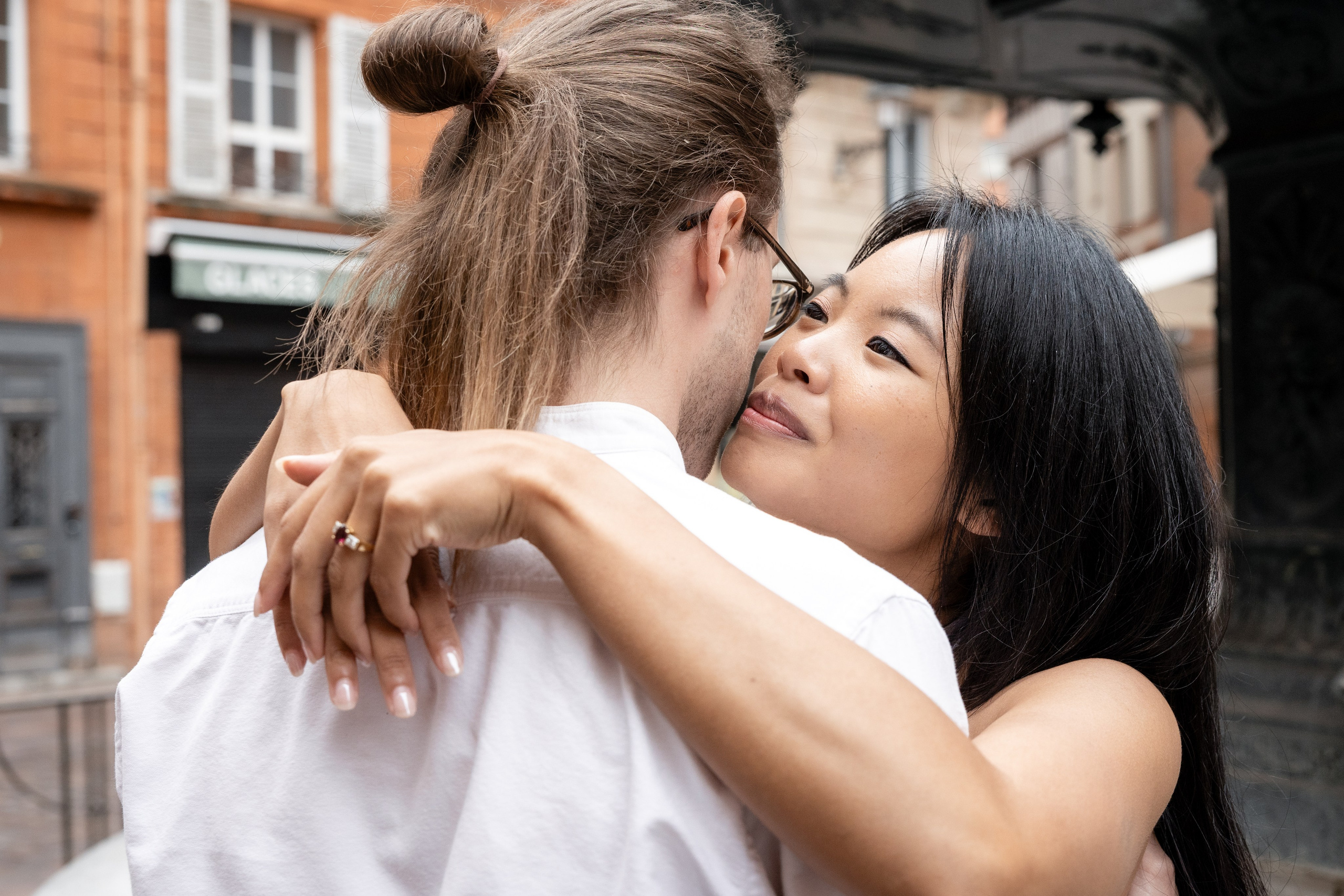 Séance photo de fiançailles à Toulouse. Eugénie Smirnova — Photographe à Toulouse et dans le Sud-Ouest
