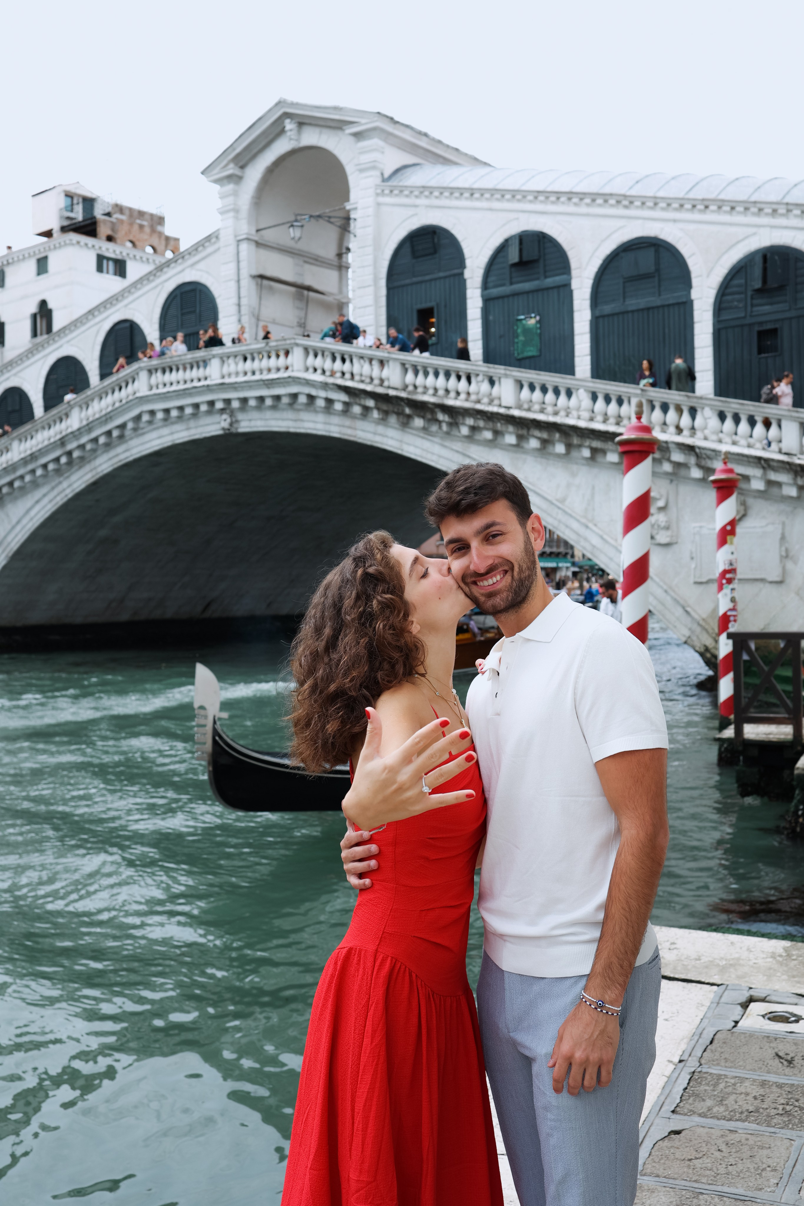 Surprise proposal on a Gondola Ride, Lola & Andy. Photographer in Venice, Viktoria Antonova