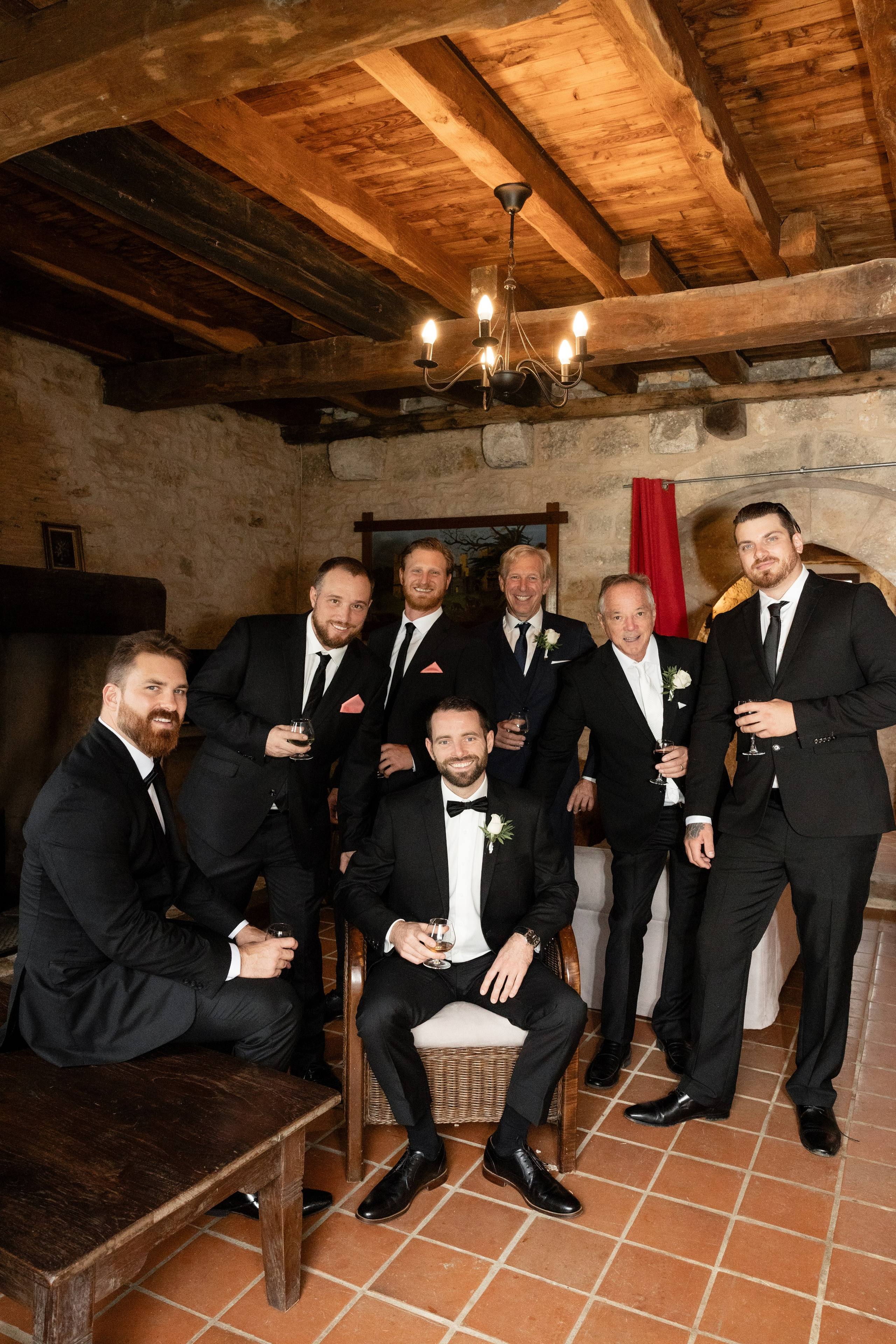 A romantic rainy-day wedding at Château Lagut. Eugenie Smirnova — wedding, corporate and lifestyle photographer in Toulouse and Southwest France