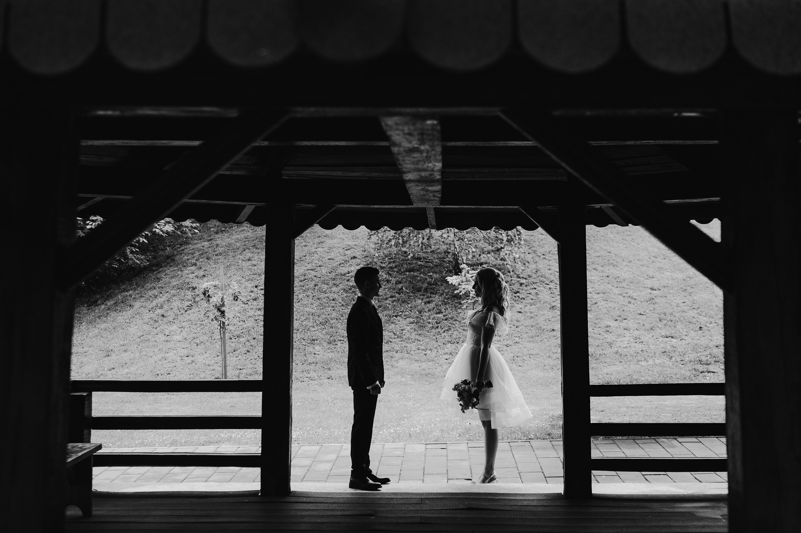 Cununie civila sub cerul ploios - Vezi fotografiile. Valentin Melen - fotograf de nunta 🤍