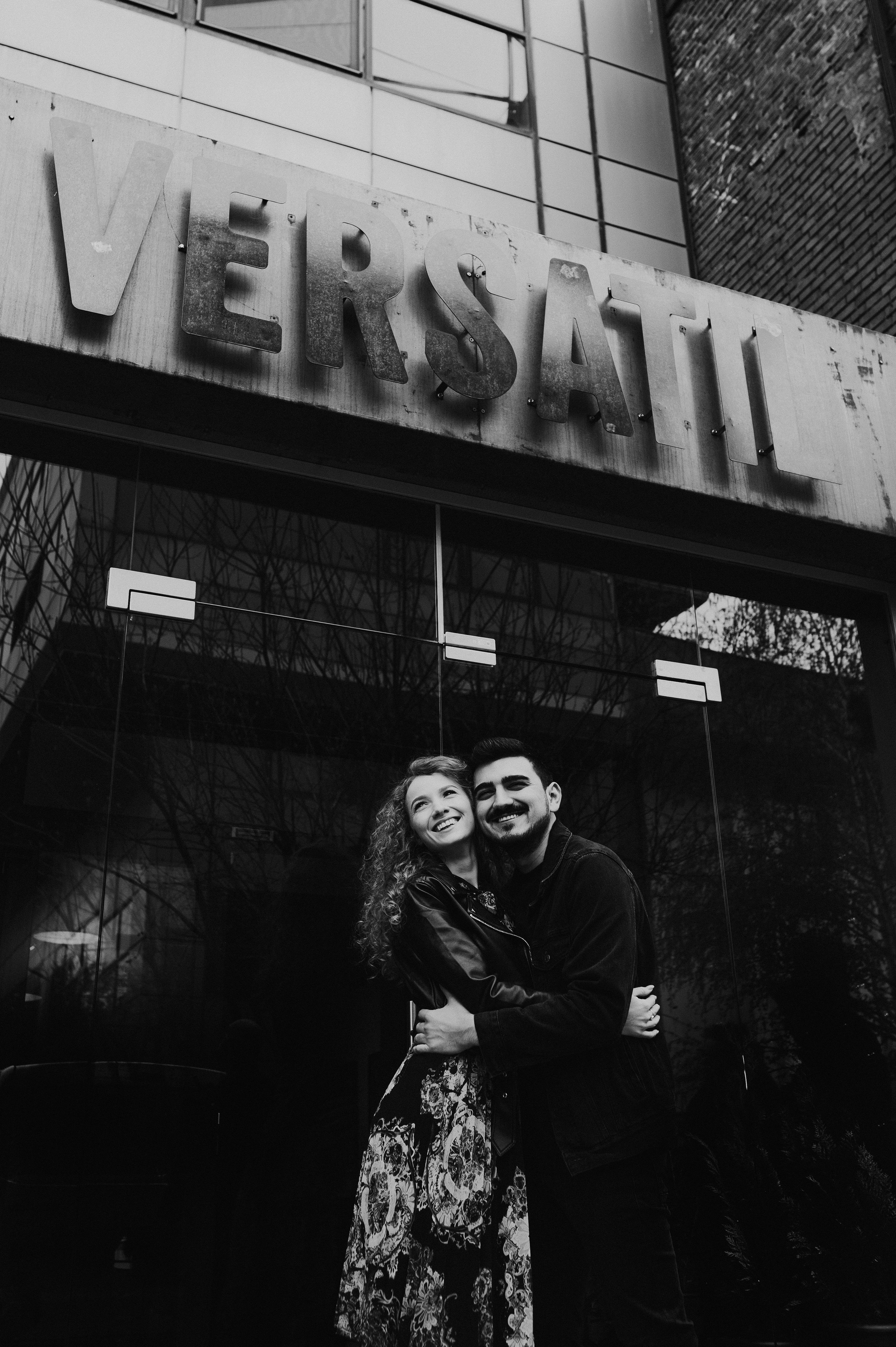 Spatiul Versatil din Bucuresti cu un cuplu