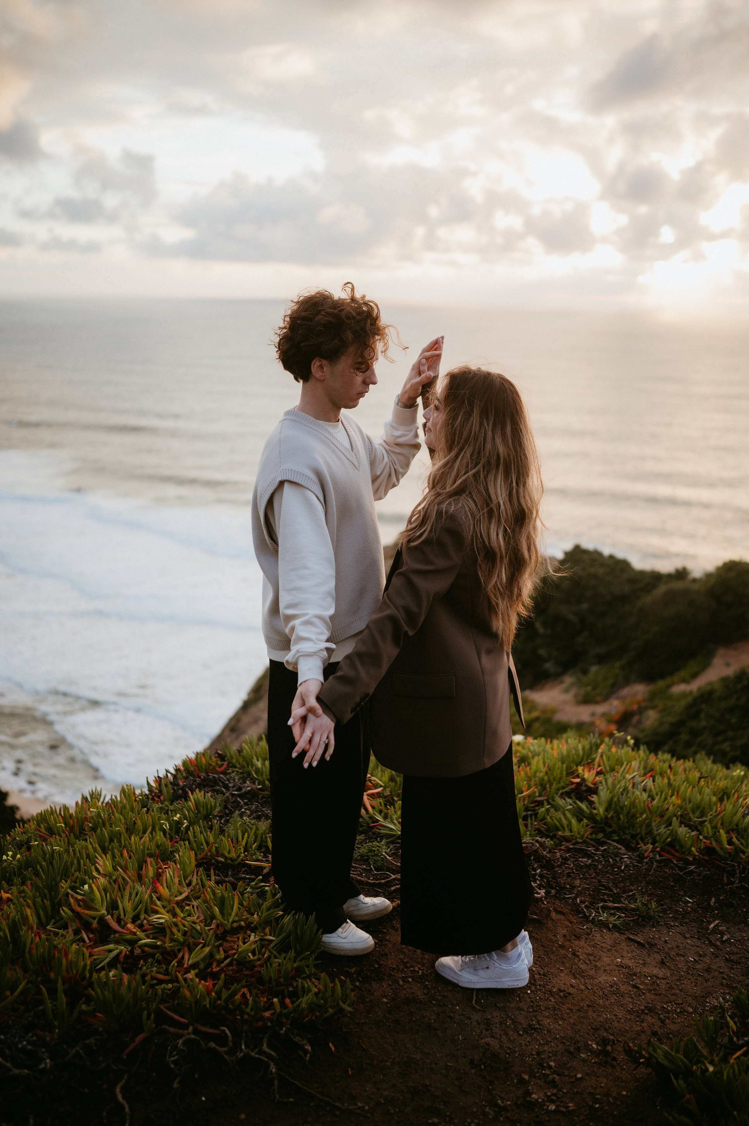 Praia da Ursa – ședință foto de cuplu într-un loc magic din Portugalia. Valentin Melen - fotograf de nunta 🤍