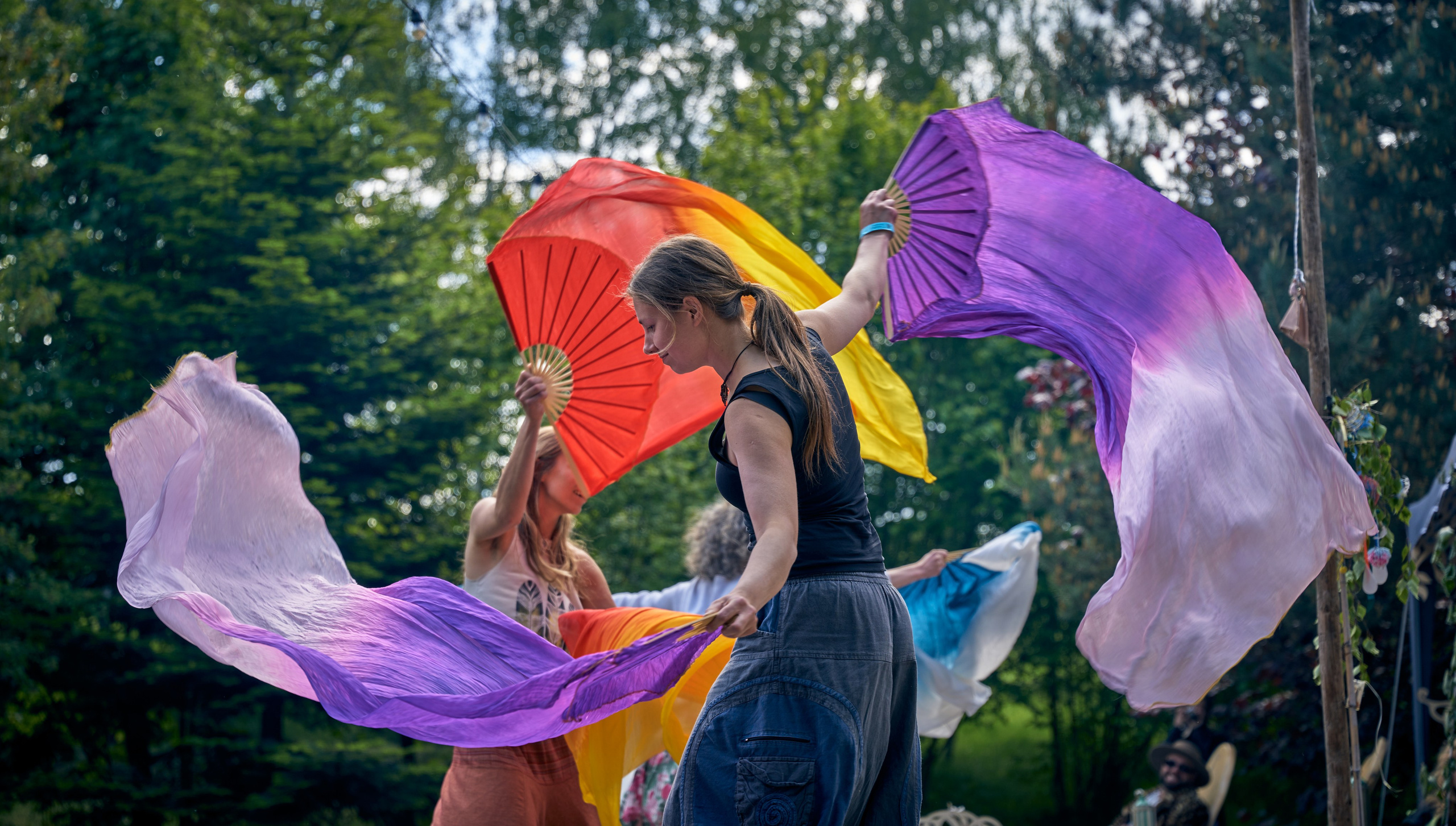 „Wachlarze na Plaży” - warsztat Nadii Szypiłow na Mikrofestiwalu „2uRodziny Turkusowej Wyspy”. Andriej Szypilow — Photography & Videography