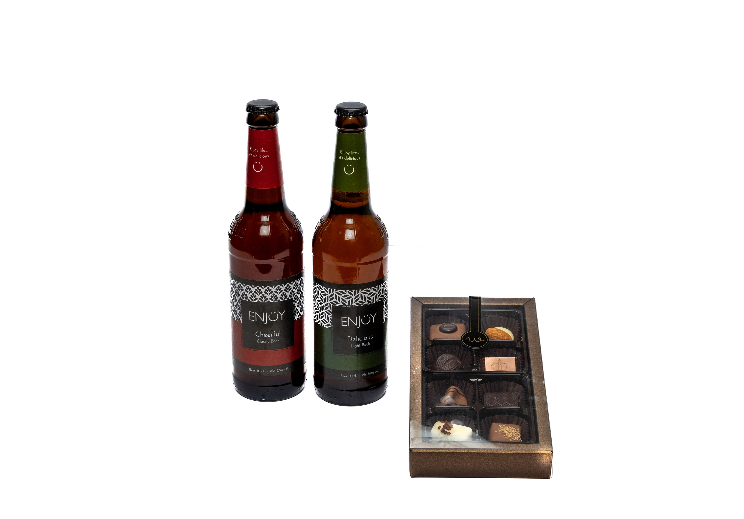 Gavekurve med blomster og smagVores gavekurve i Aarhus kan indeholde både blomster, vin, te og søde sager – sammensat med kærlighed.