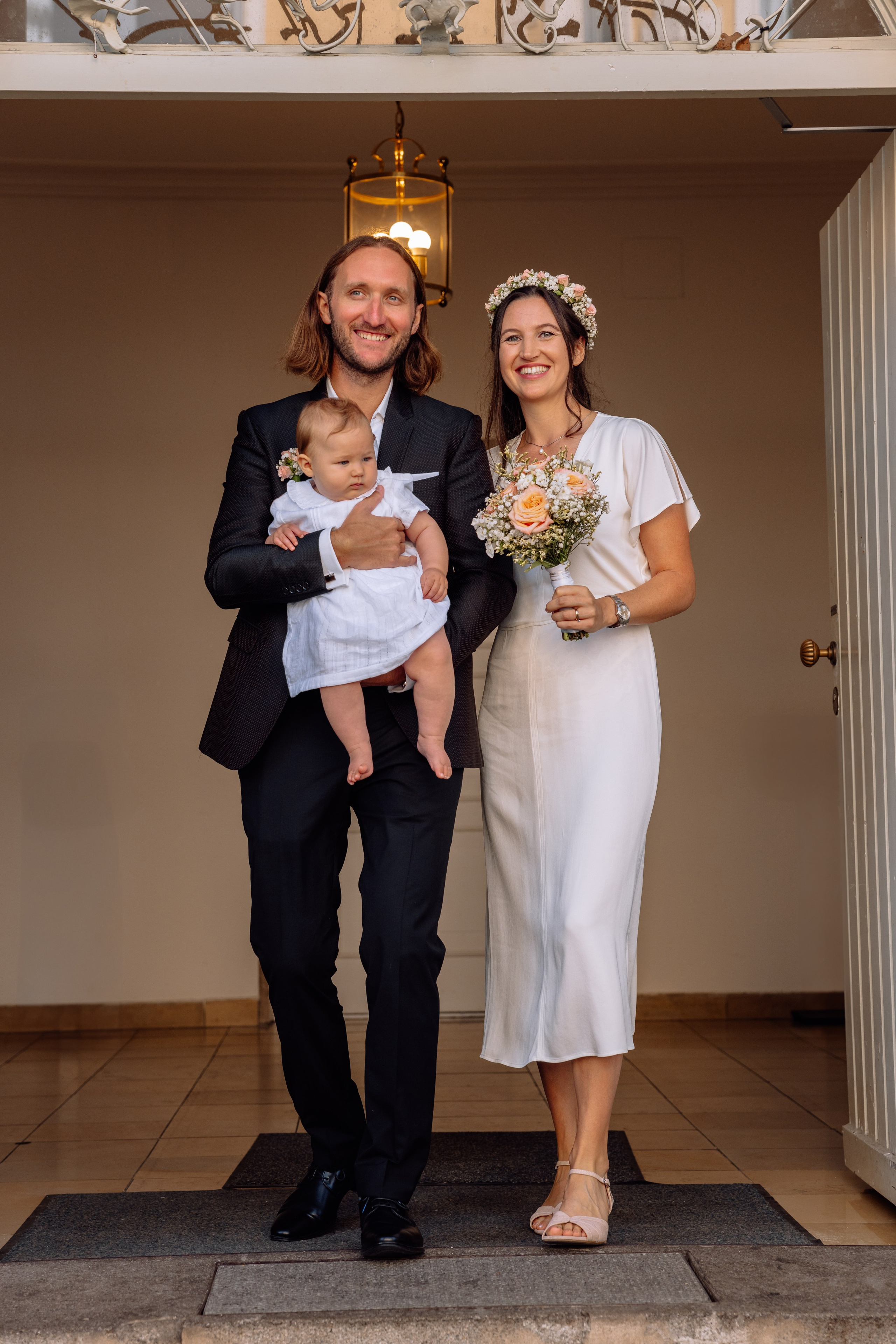 Kleine Familienhochzeit im Standesamt Mandlstrasse 14. Hochzeitsfotograf München Taufe Familienfotograf Tanja Mauke