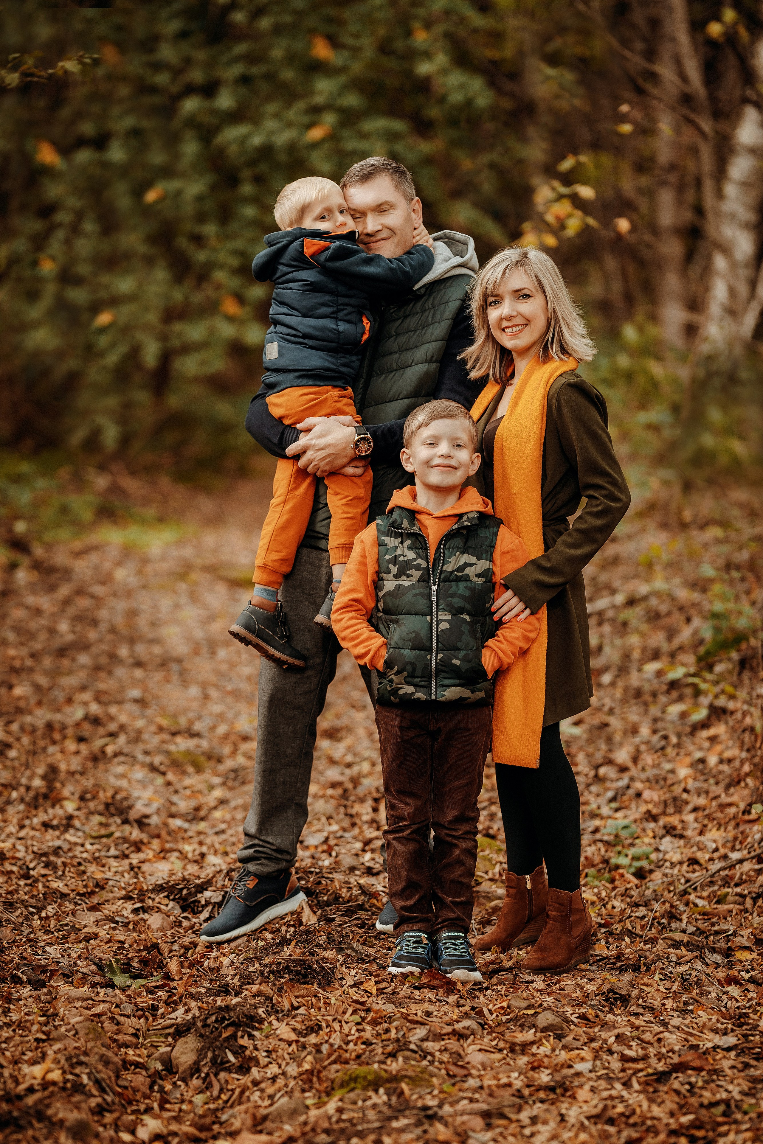 Familienausflug im Herbstwald. Portraitfotografie in Gründau Elena Ohnstedt
