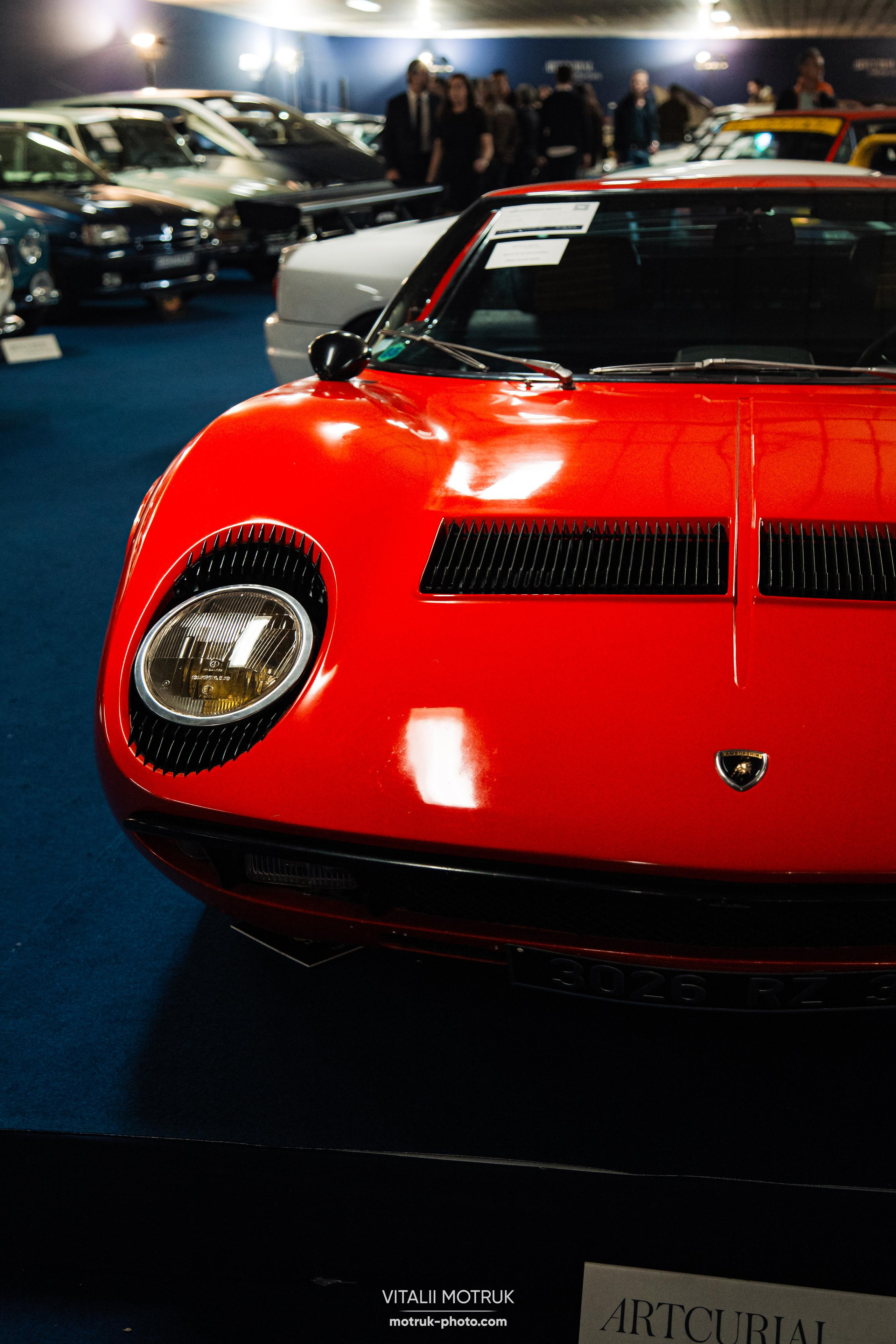 Artcurial MOTORCARS. Photographe de voitures à Paris — Vitalii Motruk