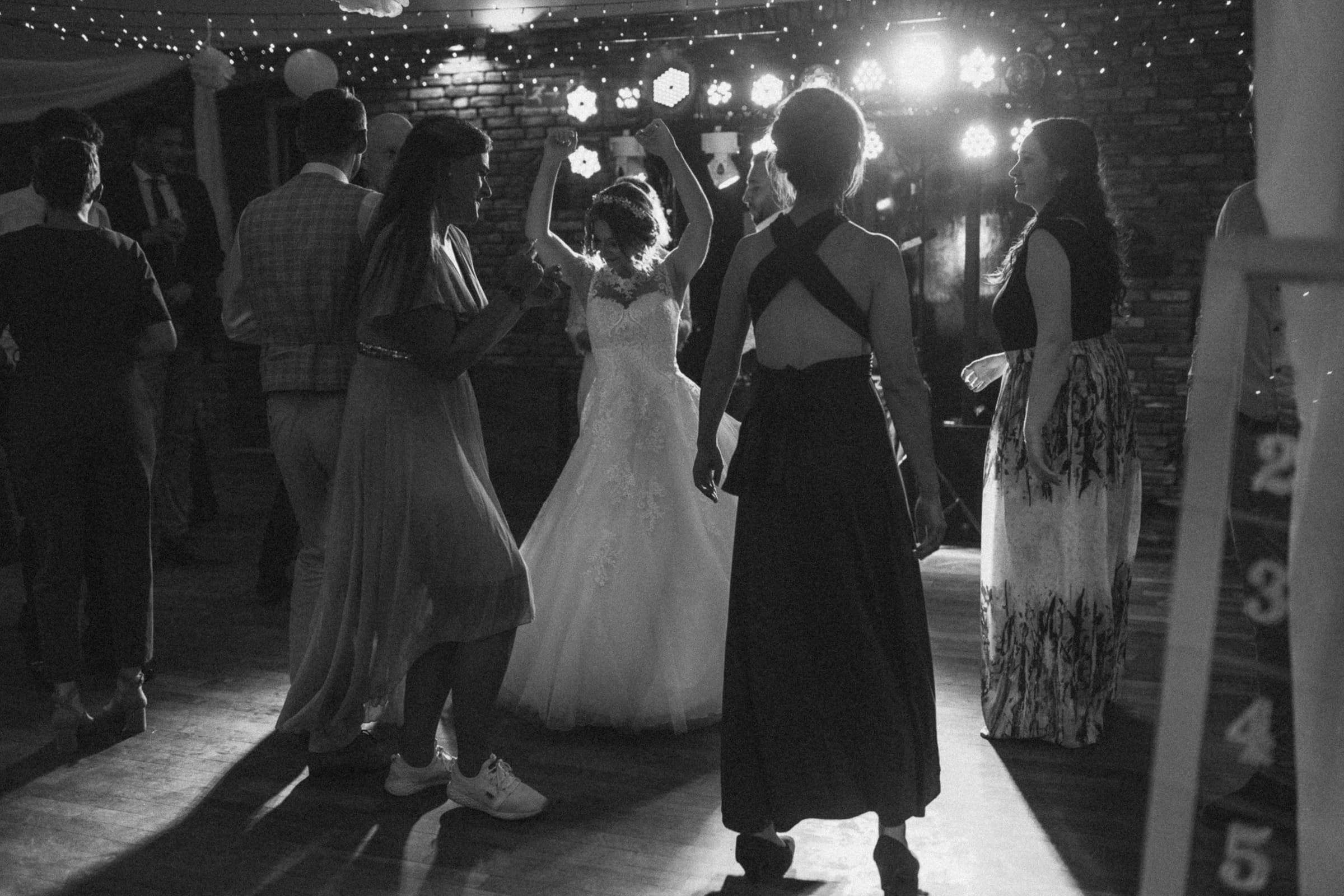 Wilder Tanzabend in der Bremer Hafenspeicher-Location – Konfetti und Lachtränen