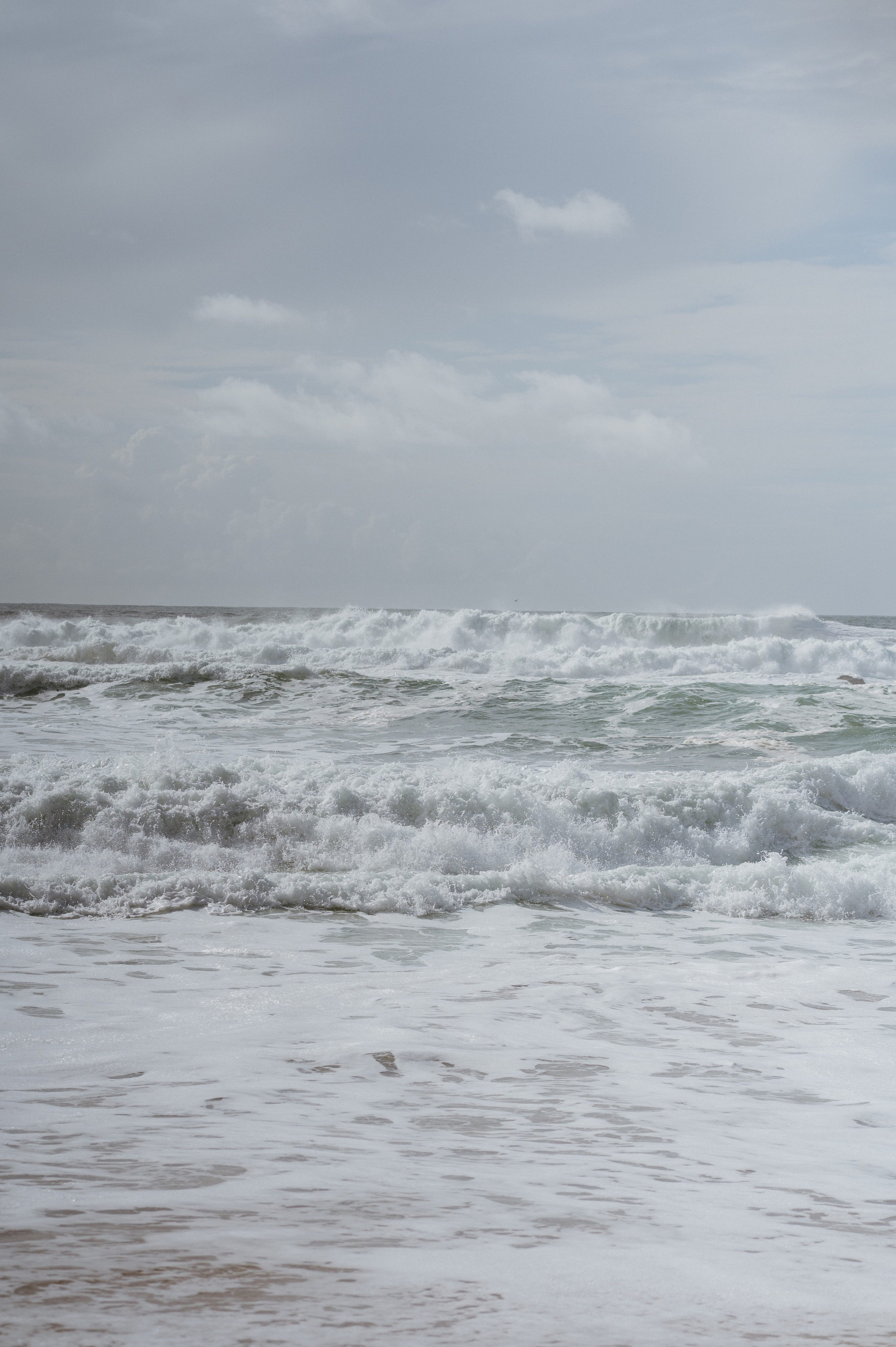Ședință foto de nuntă pe plaja Adraga – emoție la malul oceanului Atlantic. Valentin Melen — wedding photographer