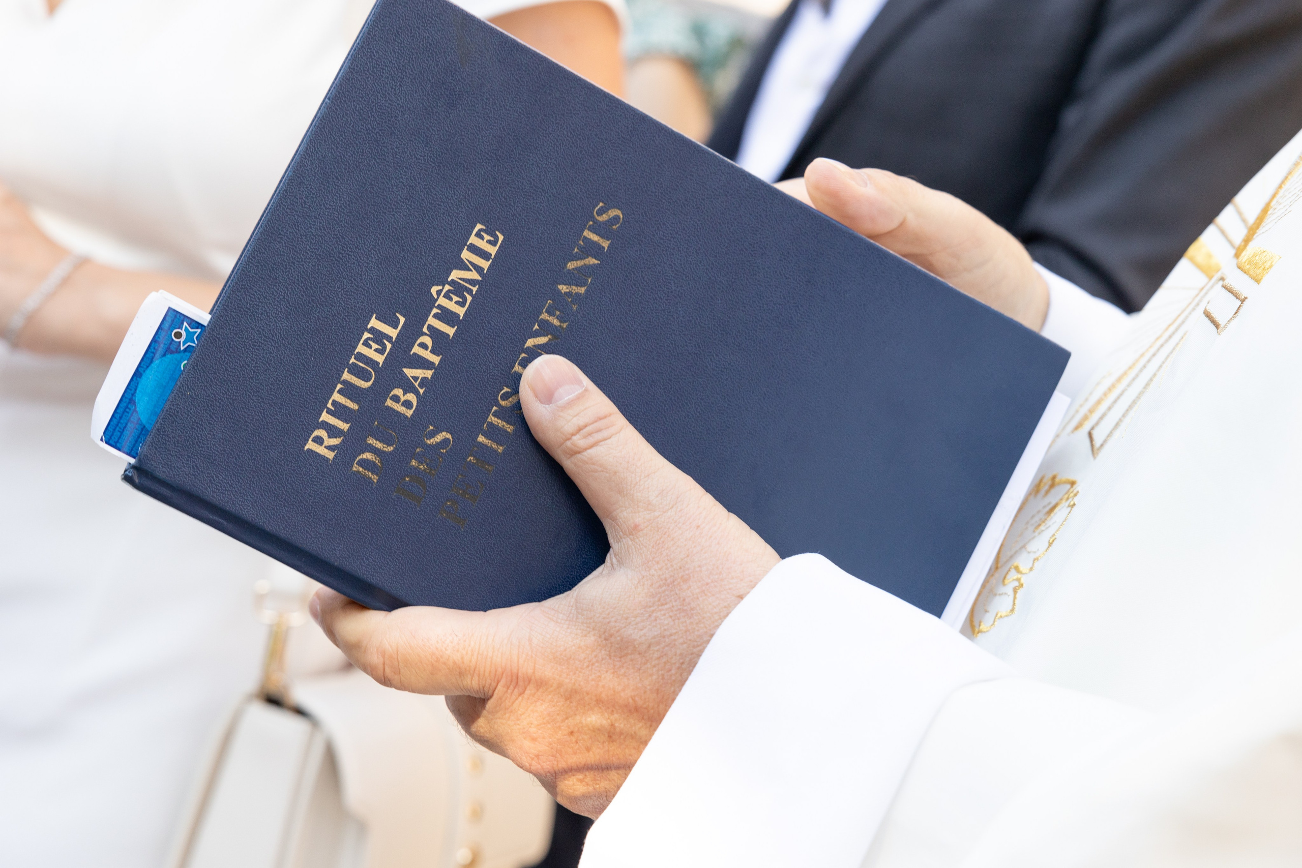 The Baptism of Diana in the Church of Saint-Sernin in Toulouse. Евгения Смирнова — фотограф в Тулузе и юго-западной Франции