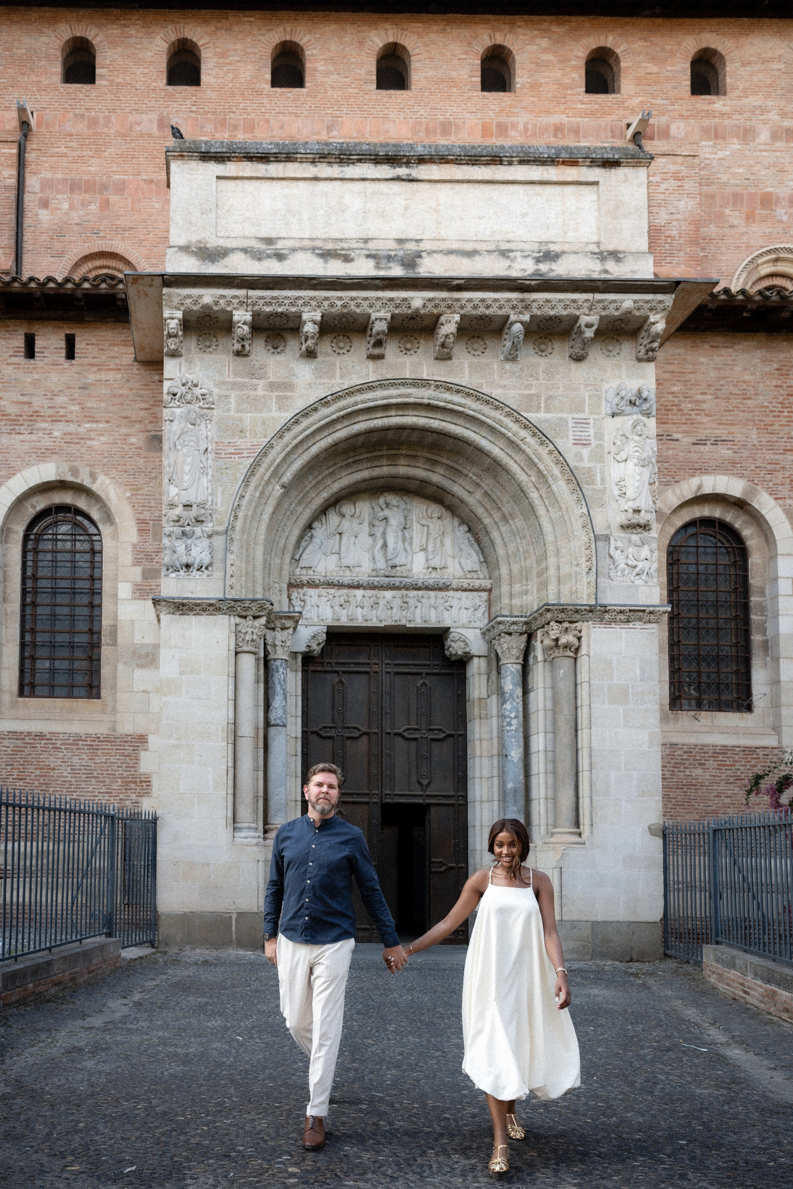 Engagement loves tory photoshoot in Toulouse. Anah & Andrew. Eugenie Smirnova — wedding, corporate and lifestyle photographer in Toulouse and Southwest France