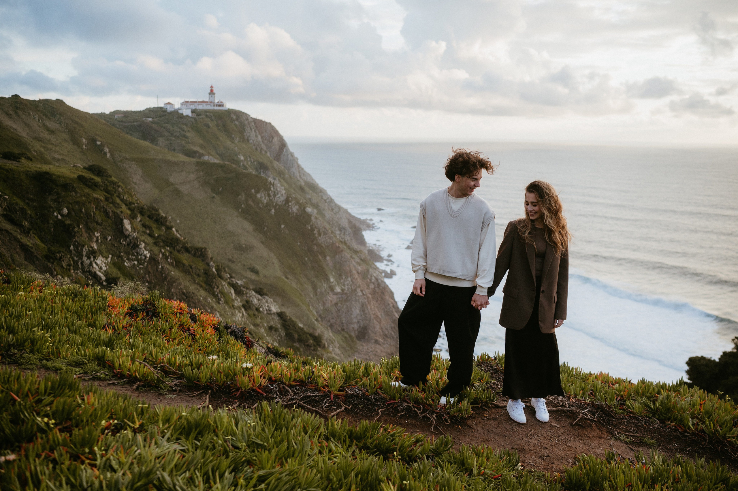 Praia da Ursa – ședință foto de cuplu într-un loc magic din Portugalia. Valentin Melen - fotograf de nunta 🤍