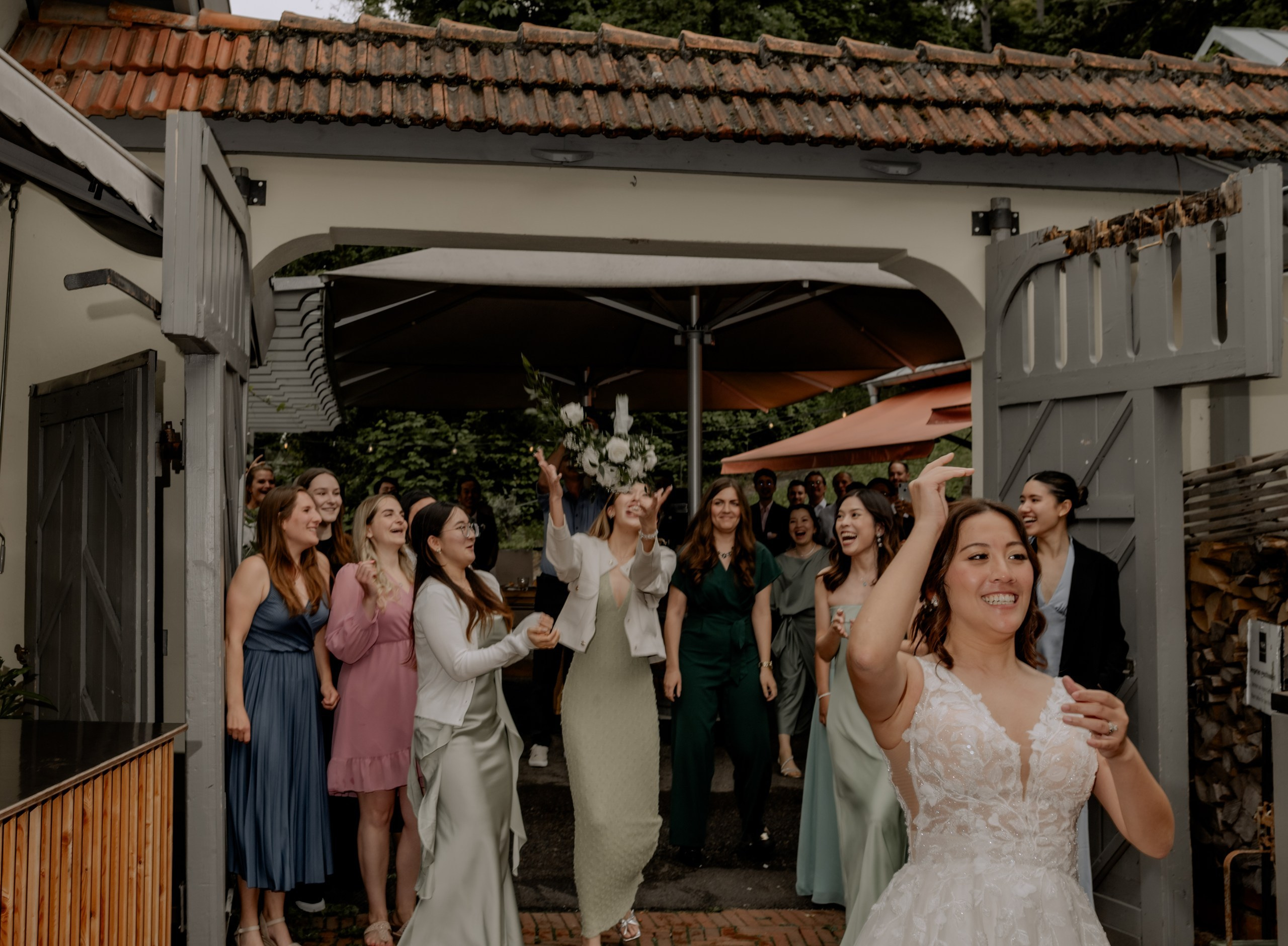 Chom & Kevin | Romantische Hochzeitsbilder in Würzburg – Hochzeitsfotografin Anna Saribekyan. Anna Saribekyan – Beste Hochzeitsfotografin in Würzburg, Top 10 in Deutschland