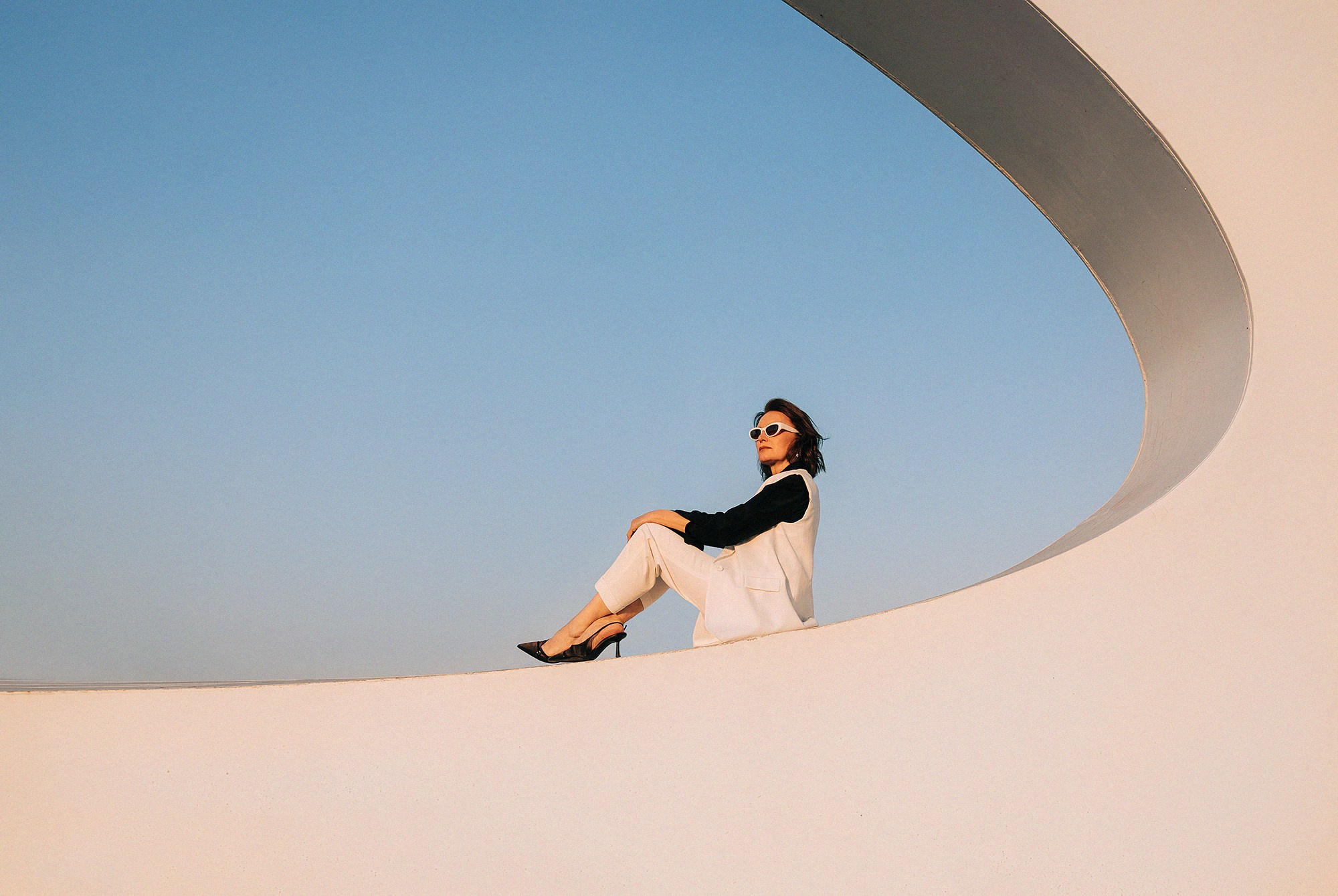 Elena in Troja bridge. Rodinný a svatební fotograf v Praze
