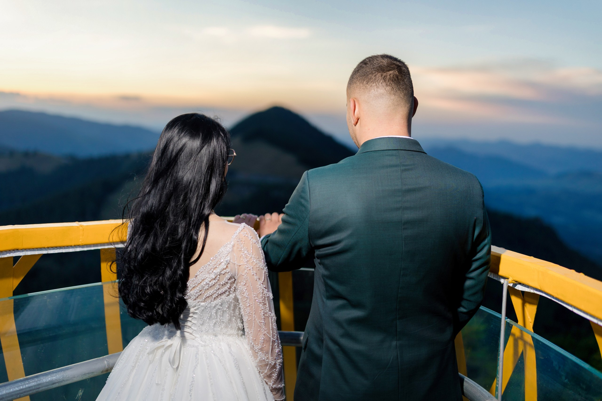 - nunta--fotograf-profesionist-botosani - fotografie-nunta-romantica - imagini-nunta-in-natura-alin-chirila-fotograf - fotografii-cuplu-indragostit-nunta-botosani - sedinta-foto-miri-andrei-iustina-alinofotostudio - amintiri-din-nunta-realizate-de-fotograf-profesionist - povestea-nuntii-andrei-si-iustina-in-imagini-alinofotostudio-fotograf evenimente- evenimente Botoșani -fotograf Suceava - fotograf Iași- servicii foto. servicii foto Botoșani. servicii foto video Botoșani. fotograf nunta. fotograf evenimente. fotograf nunta Botoșani. Alin chirila. Alin chirila fotograf. Alinofotostudio.- servicii foto. servicii foto Botoșani. servicii foto video Botoșani. fotograf nunta. fotograf evenimente. fotograf nunta Botoșani. Alin chirila. Alin chirila fotograf. Alinofotostudio.fotograf stare civilă,poze stare civilă,album foto stare civilă,servicii foto suceava,fotograf evenimente suceava,fotograf nuntă suceava,poze cununie civilă,ședință foto stare civilă,sesiune foto suceava,fotograf profesionist suceava,fotograf botosani,stare civila botosani,alinofotostudio,alin chirila fotograf.servicii foto. servicii foto Botoșani. servicii foto video Botoșani. fotograf nunta. fotograf evenimente. fotograf nunta Botoșani. Alin chirila. Alin chirila fotograf. Alinofotostudio.fotograf stare civilă,poze stare civilă,album foto stare civilă,servicii foto suceava,fotograf evenimente suceava,fotograf nuntă suceava,poze cununie civilă,ședință foto stare civilă,sesiune foto suceava,fotograf profesionist suceava,fotograf botosani,stare civila povestitor prin fotografiebotosani,alinofotostudio,alin chirila fotograf,servicii foto. servicii foto Botoșani. servicii foto video Botoșani. fotograf nunta. fotograf evenimente. fotograf nunta Botoșani. Alin chirila. Alin chirila fotograf. Alinofotostudio.fotograf stare civilă,poze stare civilă,album foto stare civilă,servicii foto suceava,fotograf evenimente suceava,fotograf nuntă suceava,poze cununie civilă,ședință foto stare civilă,sesiune foto suceava,fotograf profesionist suceava,fotograf botosani,stare civila botosani,alinofotostudio,alin chirila fotograf,cununie religioasă botoșani,andreea și neculai,capela militară botoșani,foto conacul zăicești,fotograf nuntă botoșani,fotograf cununie religioasă,foto evenimente botoșani,poze cununie capela militară,ședință foto zăicești,fotograf profesionist botoșaniMire și mireasă – Sergiu & Liliana – ziua nunții, 2024 - Emoții în ziua nunții – Sergiu și Liliana - Dansul mirilor – fotografie artistică nuntă 2024 - Sedinta foto romantică în natură – Sergiu & Liliana - Rochia de mireasă și detalii de nuntă elegan-Album de cununie civilă Florin și Anda – Fotografii profesionale realizate de Alin Chirilă în Botoșani -fotograf prin fotografie-Ședință foto Trash the Dress pe muntele Rarău cu Iulian și Iuliana – fotografie de cuplu, natură montană, emoție autentică surprinsă de Alin Chirilă, povestitor prin fotografie.- "Iulian și Iuliana pe crestele Rarăului – fotografie Trash the Dress în natură" - "Cuplu îmbrățișat la apus pe muntele Rarău – ședință foto după nuntă" - "Rochie de mireasă în vânt pe munte – Trash the Dress Rarău-1. Iulian și Iuliana pe muntele Rarău – ședință foto Trash the Dress în natură, cu peisaj montan spectaculos 2. Cuplu în îmbrățișare pe Rarău – emoție autentică surprinsă după nuntă 3. Rochie de mireasă în bătaia vântului – fotografie artistică Trash the Dress în munți 4. Mire și mireasă privind spre orizont – dragoste și libertate pe muntele Rarău 5. Iuliana zâmbind în rochia de mireasă – portret în natură, Trash the Dress 6. Iulian ținându-și mireasa de mână – ședință foto romantică pe munte 7. Detaliu cu rochia pe stâncă – estetică naturală Trash the Dress Rarău 8. Cuplu în mers pe poteca Rarăului – fotografie simbolică de după nuntă 9. Apus de soare pe Rarău în spatele mirilor – imagine de poveste Trash the Dress 10. Iulian și Iuliana râzând împreună – momente autentice surprinse de Alin Chirilă, povestitor prin fotografie