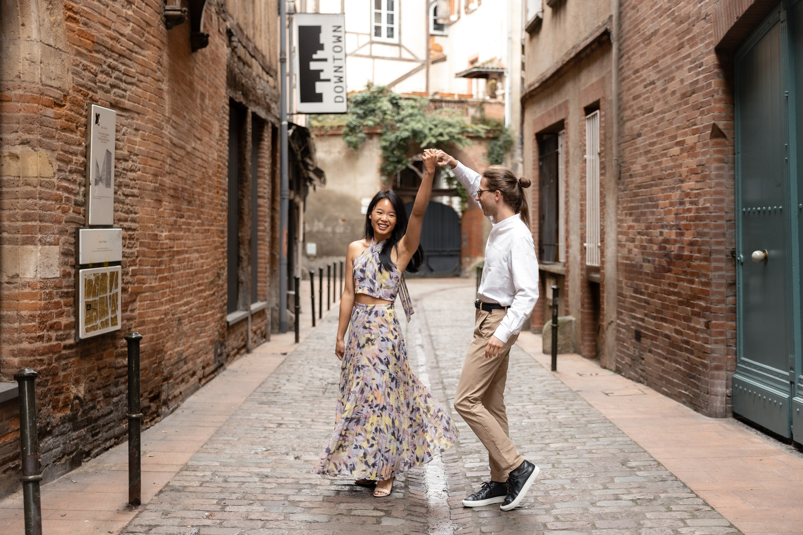 Séance photo de fiançailles à Toulouse. Eugénie Smirnova — Photographe à Toulouse et dans le Sud-Ouest