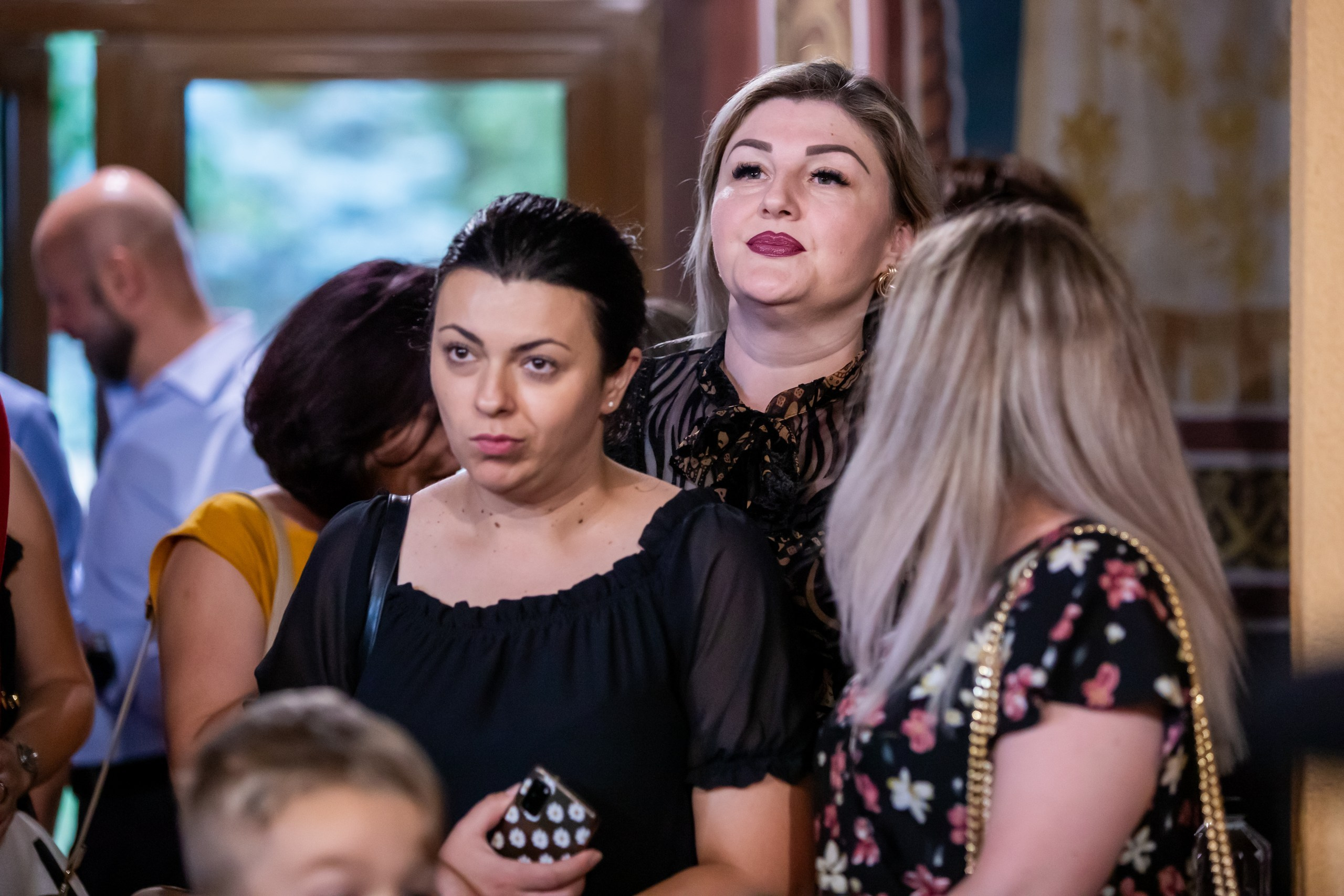 fotograf botez , fotografie botez Botoșani, fotograf Alin Chirilă, amintiri botez, fotografii botez, botez Miruna Parascheva, fotograf copii, fotografie botez în Botoșani-alt="botez , fotografie botez Alin Chirilă, amintiri botez, fotografii emoționante botez Botoșani"-- fotografii-botez-bebelus- amintiri-botez-micuț- moment-sfânt-crestinare- fotografie-emotionanta-botez- detalii-botez-bebelusi- parinti-fericiti-la-botez- fotograf-botez-profesionist- botez-in-biserica-ortodoxa- micuț-botezat-cu-emoție- zâmbete-și-lacrimi-la-botez- bebeluș-la-cristelniță- decor-botez-colorat- botez-cu-dragoste-și-credință- emotie-pura-la-botez- fotograf-botez-botosani- botez-iasi-suceava-fotograf- amintiri-nepretuite-botez-- Preotul ținându-l pe micuțul Mathias Gabriel la botez, în biserica Înălțarea Domnului, Copălău - Detalii de la botezul lui Mathias – lumânare, trusou și icoană - Familia lui Mathias Gabriel alături de micuț, în ziua botezului - Portret emoționant cu mama și bebelușul în brațe, în biserică,fotograf profesionist evenimente Botoșani, Iași, Suceava, Fălticeni, Bacău, Pașcani, Roman - AlinoFotoStudio by Alin Chirilă - servicii foto nuntă, botez, cununie, ședințe foto creative, albume personalizate, fotografii emoționante și calitative pentru cele mai importante momente din viață,fotograf nuntă Botoșani Alin Chirilă, ședință foto botez Iași - AlinoFotoStudio, servicii fotograf profesionist evenimente Suceava, fotograf cununie civilă Fălticeni - Alin Chirilă, album foto nuntă personalizat Bacău.“Bebeluș botezat în biserică, ținut în brațe de nași” • “Detaliu cu lumânarea de botez decorată cu flori albe” • “Părinți emoționați alături de copilul lor la ceremonia de botez” • “Masa festivă de botez cu decor tematic și tort personalizat” • “Momentul în care preotul toarnă apă sfințită pe fruntea bebelușului” “Bebeluș în rochie albă de botez, zâmbind în brațele mamei” • “Detaliu cu cruciulița de botez așezată pe o pernă de satin” • “Părinți și nași aprinzând lumânările în timpul ceremoniei de botez” • “Tort de botez decorat cu figurine tematice și numele copilului” • “Copil botezat dormind liniștit în pătuțul decorat festiv” • “Momentul în care preotul binecuvântează copilul în fața altarului” • “Invitați adunându-se în jurul mesei festive la petrecerea de botez” • “Bebeluș ținând în mână o jucărie personalizată primită la botez” • “Familie fericită pozând împreună după ceremonia de botez” • “Decor tematic cu baloane și flori la locația petrecerii de botez” fotograf Botoșani fotograf evenimente fotograf botez Alin Chirila fotograf alinofotostudio.fotograf botez Amelis Maria, fotografie botez Botoșani, fotograf Alin Chirilă, amintiri botez, fotografii botez, botez Amelis Maria, fotograf copii, fotografie botez în Botoșani,