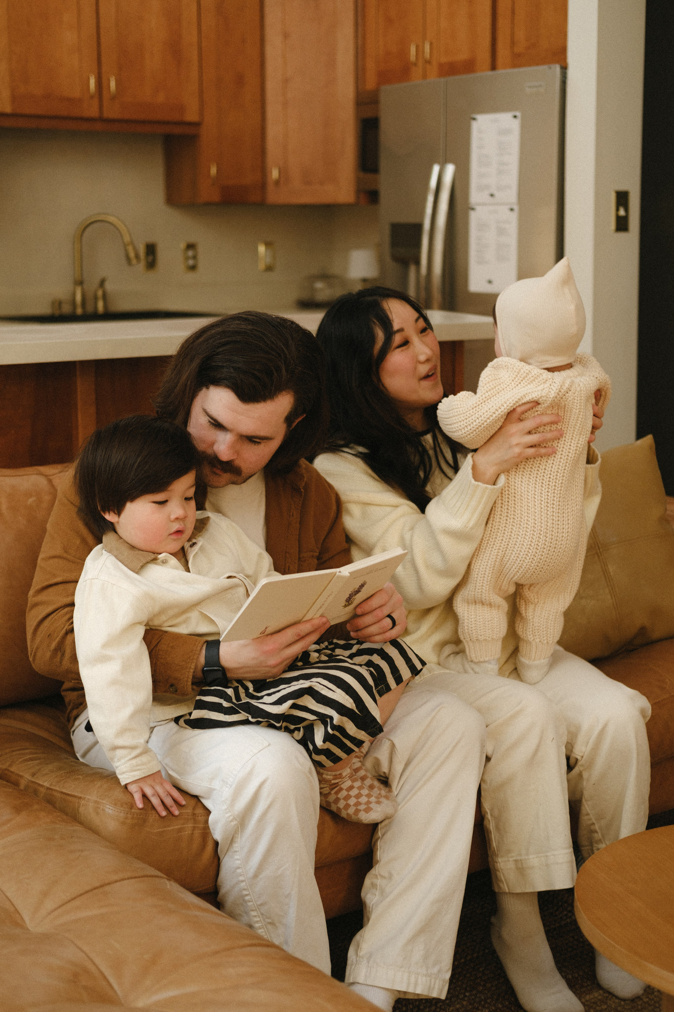 Snowy Family Photo Session at a Cozy Cottage Near Richmond, VA. Family Photographer Anna Dobrovolskaia | Richmond, VA