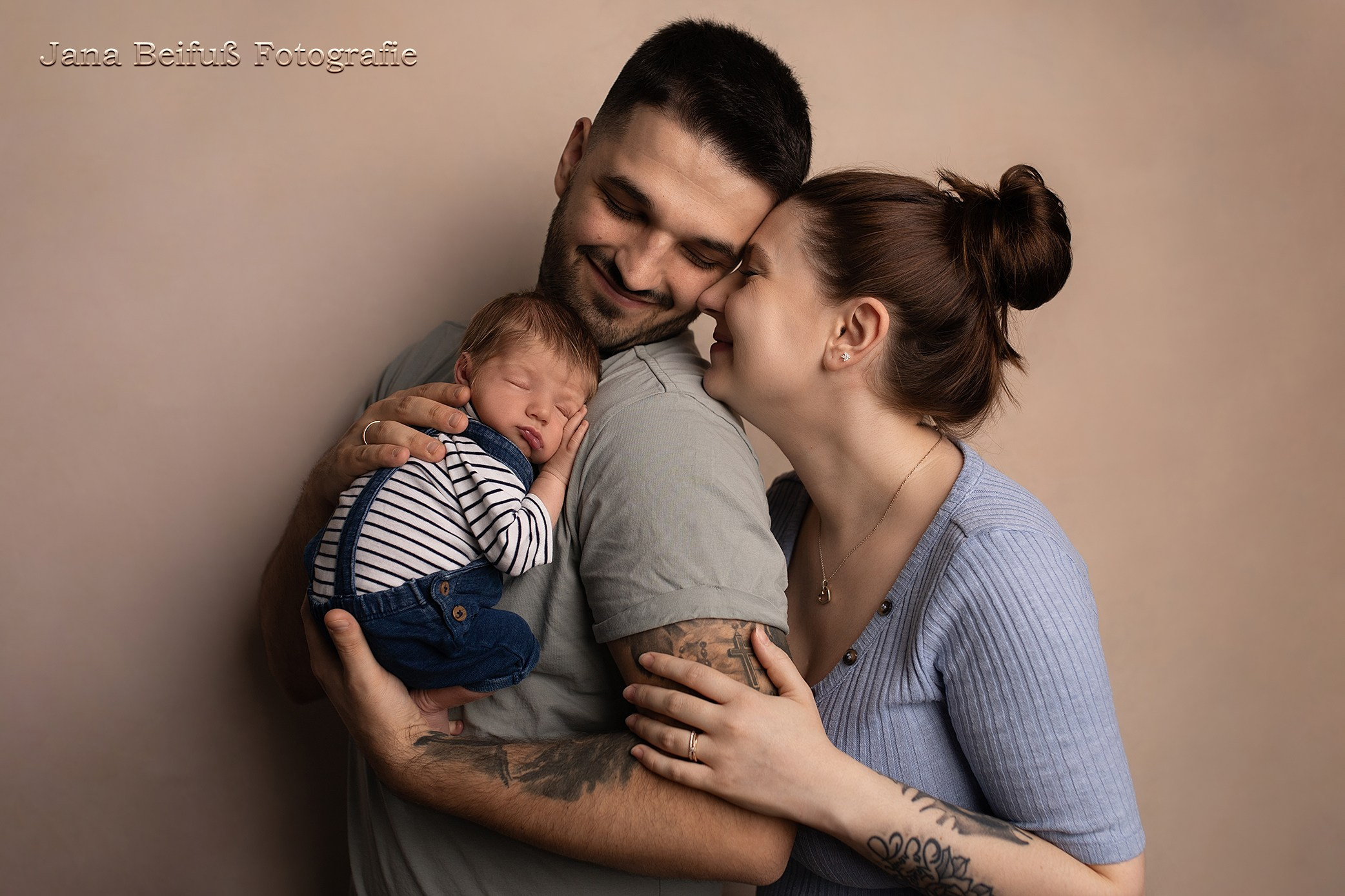 Familienfotoshooting (Neugeborene). Jana Beifuß, professionelle Neugeborenenfotografin in Weißenhorn, Ulm, Neu-Ulm, Illertissen, Pfaffenhofen a. d. Roth
