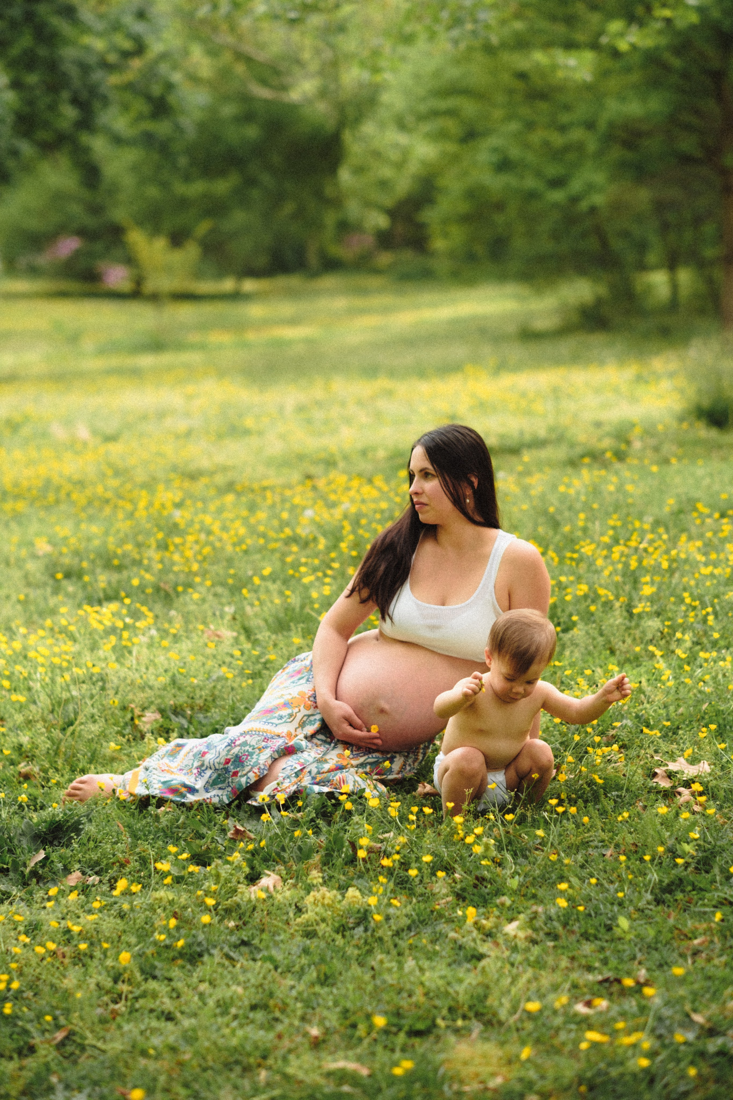 Spring Maternity Session at Bryan Park in Richmond, VA. Family Photographer Anna Dobrovolskaia | Richmond, VA
