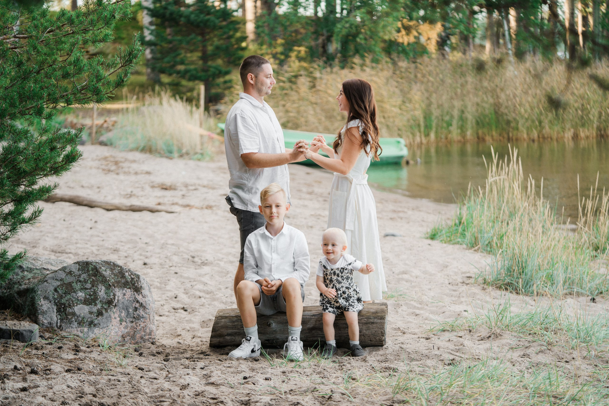 Perhekuvaus meren rannalla | Helsinki