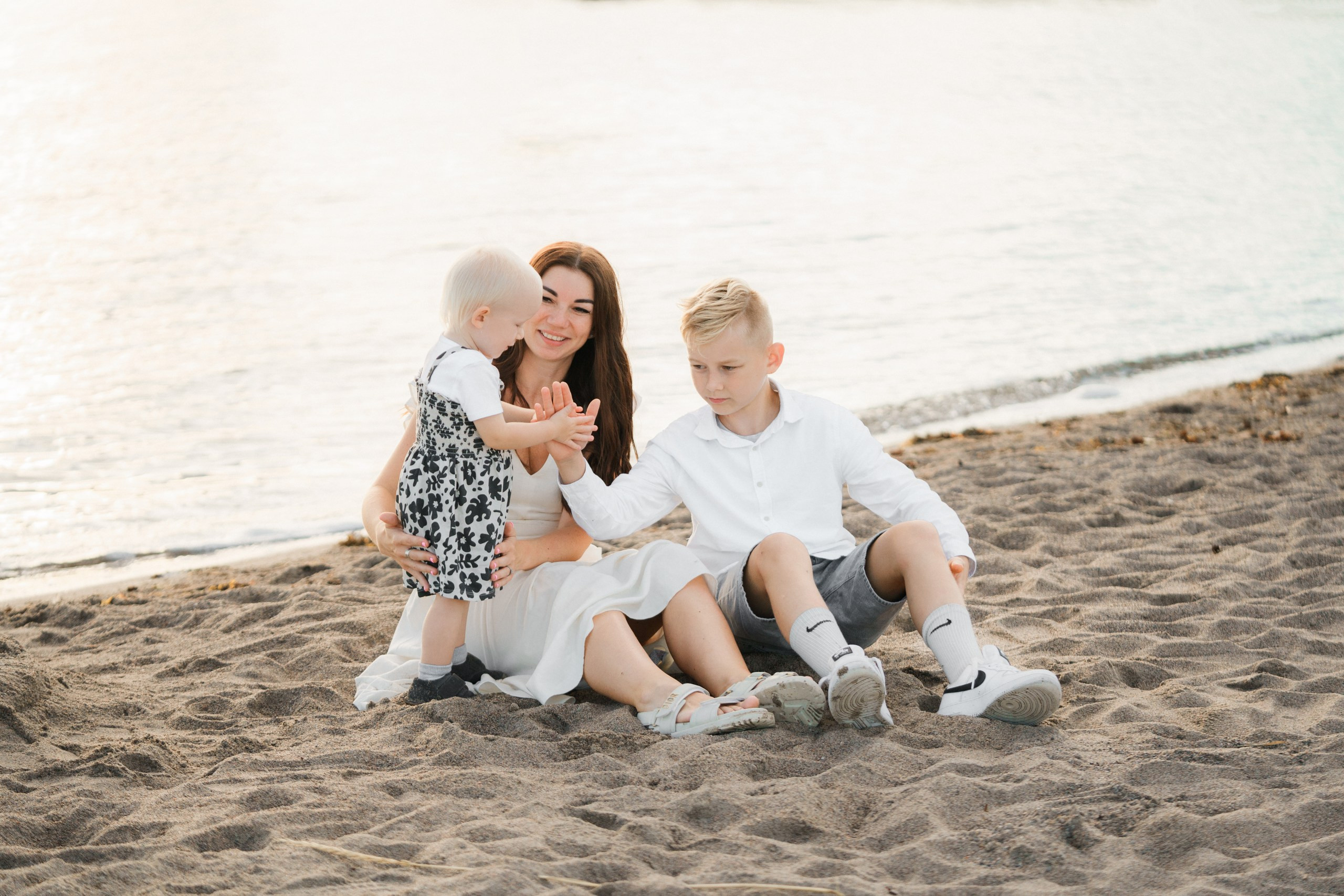Perhekuvaus meren rannalla | Helsinki