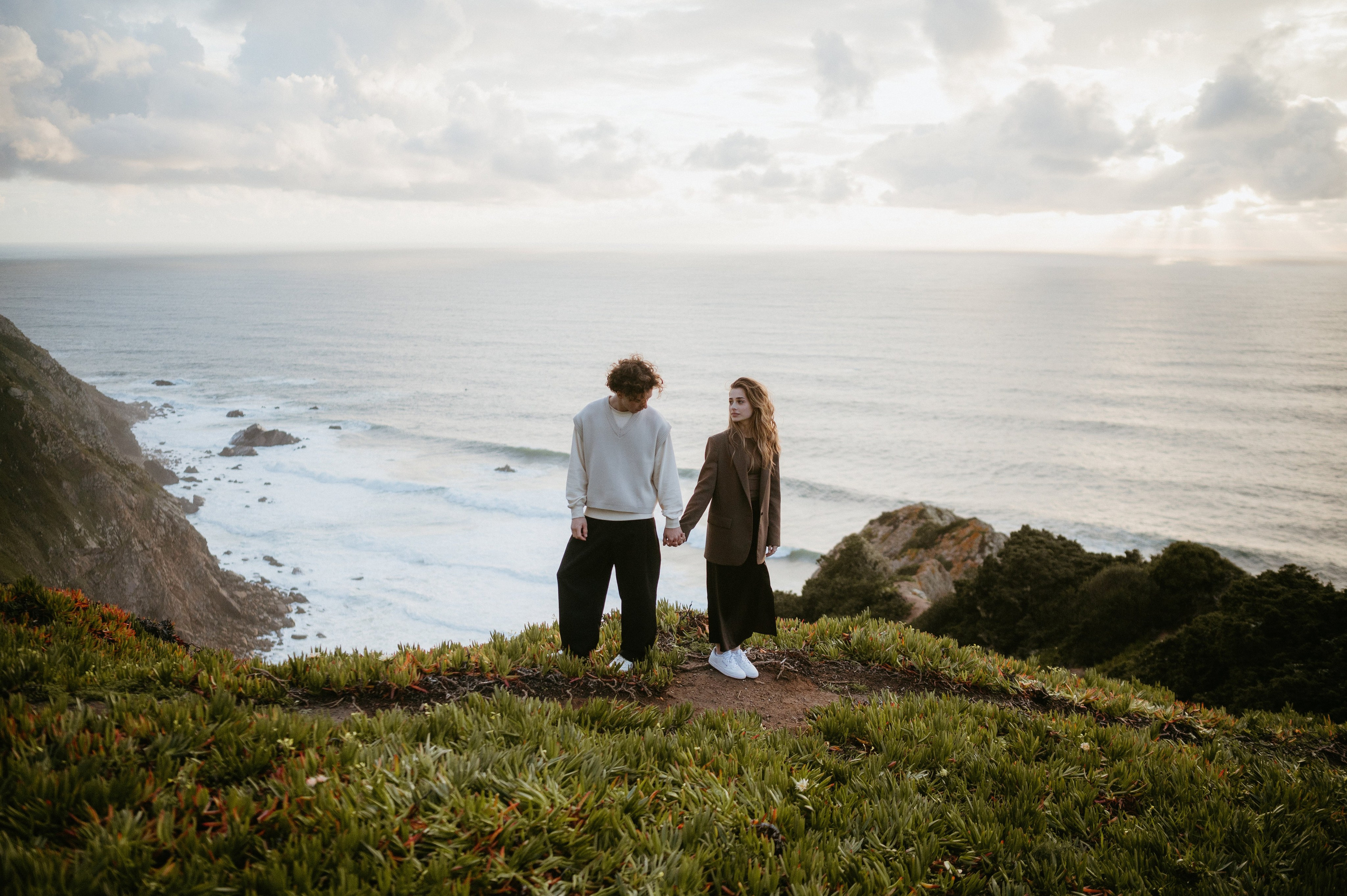 Praia da Ursa – ședință foto de cuplu într-un loc magic din Portugalia. Valentin Melen - fotograf de nunta 🤍