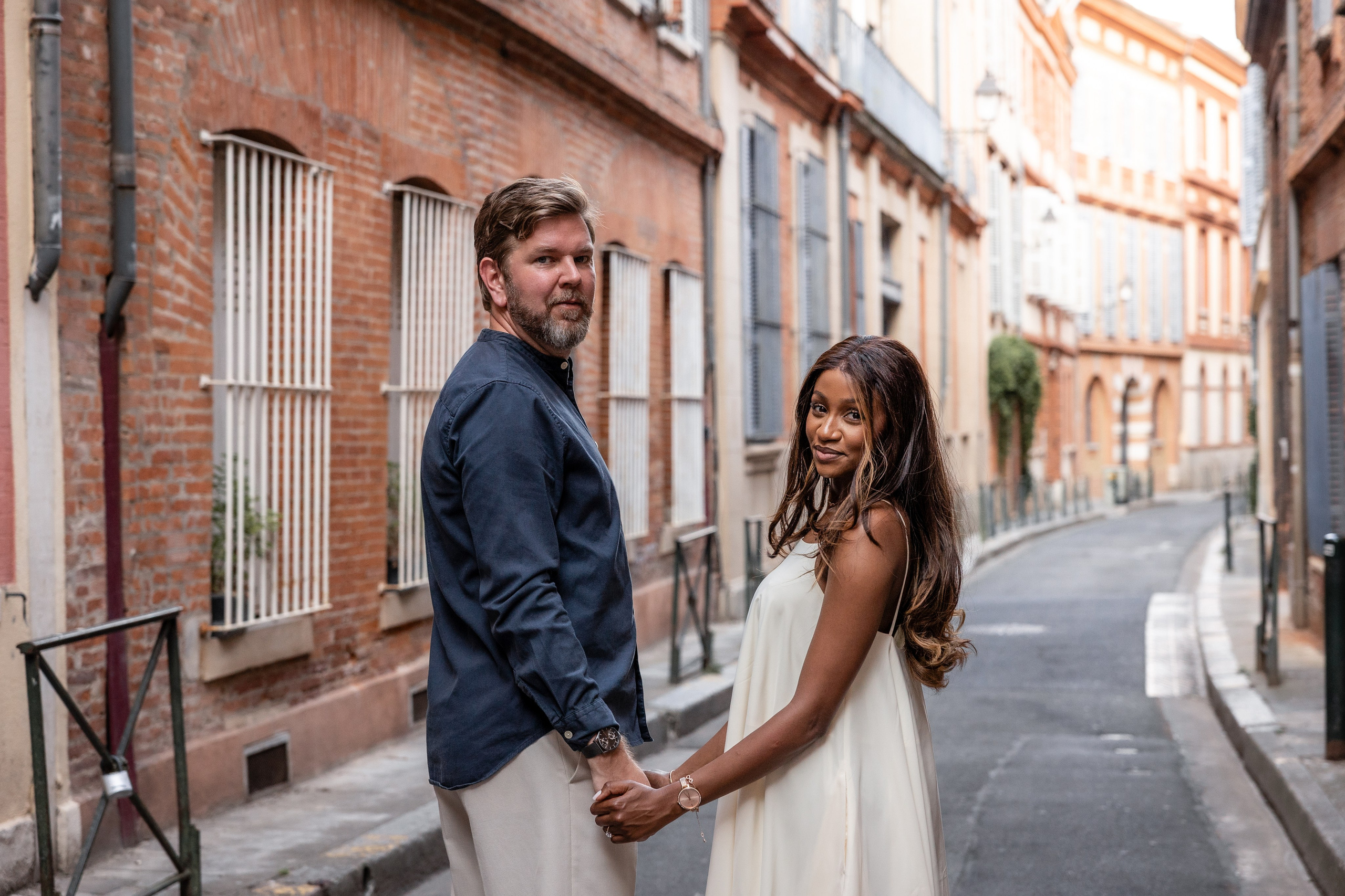 Engagement loves tory photoshoot in Toulouse. Anah & Andrew. Eugenie Smirnova — wedding, corporate and lifestyle photographer in Toulouse and Southwest France