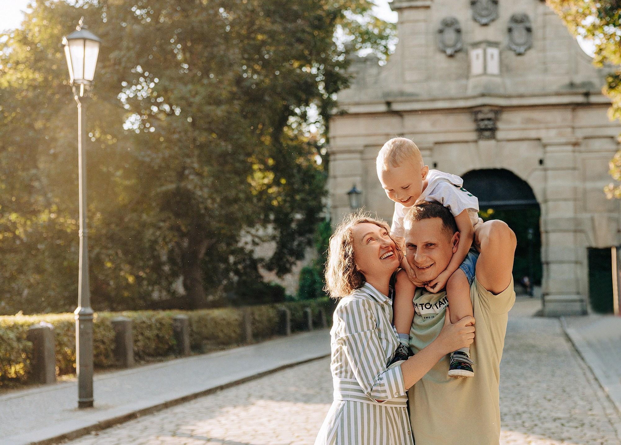 Таня, Андрей и Паша на прогулке. Family and wedding photographer in Prague Natalia Fedori