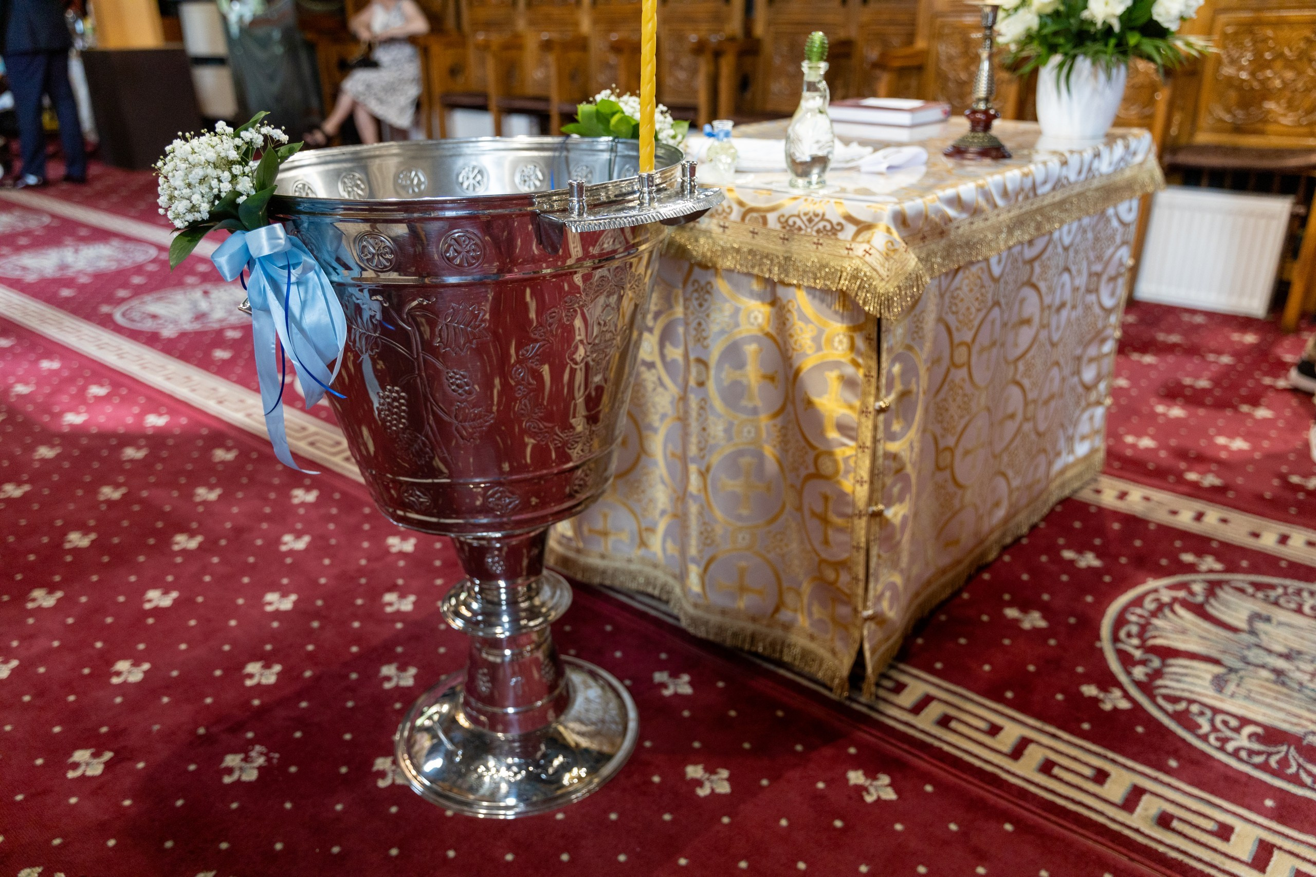 fotograf botez , fotografie botez Botoșani, fotograf Alin Chirilă, amintiri botez, fotografii botez, botez Miruna Parascheva, fotograf copii, fotografie botez în Botoșani-alt="botez , fotografie botez Alin Chirilă, amintiri botez, fotografii emoționante botez Botoșani"-- fotografii-botez-bebelus- amintiri-botez-micuț- moment-sfânt-crestinare- fotografie-emotionanta-botez- detalii-botez-bebelusi- parinti-fericiti-la-botez- fotograf-botez-profesionist- botez-in-biserica-ortodoxa- micuț-botezat-cu-emoție- zâmbete-și-lacrimi-la-botez- bebeluș-la-cristelniță- decor-botez-colorat- botez-cu-dragoste-și-credință- emotie-pura-la-botez- fotograf-botez-botosani- botez-iasi-suceava-fotograf- amintiri-nepretuite-botez-- Preotul ținându-l pe micuțul Mathias Gabriel la botez, în biserica Înălțarea Domnului, Copălău - Detalii de la botezul lui Mathias – lumânare, trusou și icoană - Familia lui Mathias Gabriel alături de micuț, în ziua botezului - Portret emoționant cu mama și bebelușul în brațe, în biserică,fotograf profesionist evenimente Botoșani, Iași, Suceava, Fălticeni, Bacău, Pașcani, Roman - AlinoFotoStudio by Alin Chirilă - servicii foto nuntă, botez, cununie, ședințe foto creative, albume personalizate, fotografii emoționante și calitative pentru cele mai importante momente din viață,fotograf nuntă Botoșani Alin Chirilă, ședință foto botez Iași - AlinoFotoStudio, servicii fotograf profesionist evenimente Suceava, fotograf cununie civilă Fălticeni - Alin Chirilă, album foto nuntă personalizat Bacău.“Bebeluș botezat în biserică, ținut în brațe de nași” • “Detaliu cu lumânarea de botez decorată cu flori albe” • “Părinți emoționați alături de copilul lor la ceremonia de botez” • “Masa festivă de botez cu decor tematic și tort personalizat” • “Momentul în care preotul toarnă apă sfințită pe fruntea bebelușului” “Bebeluș în rochie albă de botez, zâmbind în brațele mamei” • “Detaliu cu cruciulița de botez așezată pe o pernă de satin” • “Părinți și nași aprinzând lumânările în timpul ceremoniei de botez” • “Tort de botez decorat cu figurine tematice și numele copilului” • “Copil botezat dormind liniștit în pătuțul decorat festiv” • “Momentul în care preotul binecuvântează copilul în fața altarului” • “Invitați adunându-se în jurul mesei festive la petrecerea de botez” • “Bebeluș ținând în mână o jucărie personalizată primită la botez” • “Familie fericită pozând împreună după ceremonia de botez” • “Decor tematic cu baloane și flori la locația petrecerii de botez” fotograf Botoșani fotograf evenimente fotograf botez Alin Chirila fotograf alinofotostudio.fotograf botez Amelis Maria, fotografie botez Botoșani, fotograf Alin Chirilă, amintiri botez, fotografii botez, botez Amelis Maria, fotograf copii, fotografie botez în Botoșani,